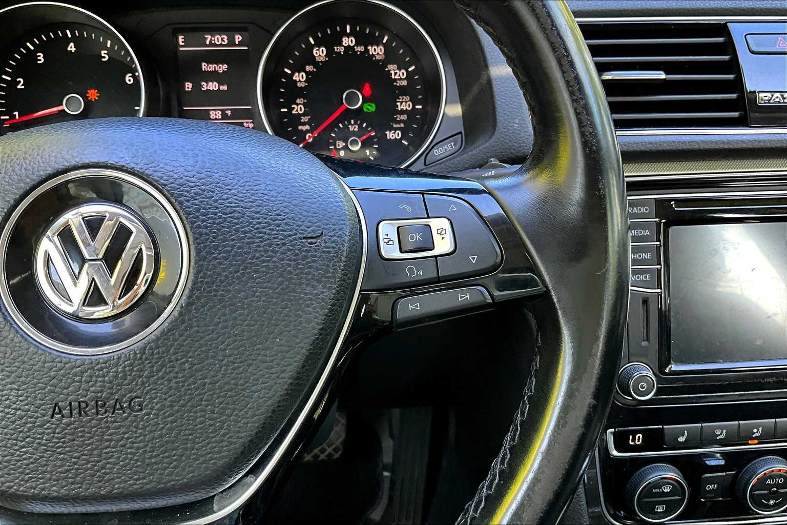 Thumbnail: 2018 Volkswagen Passat - 25