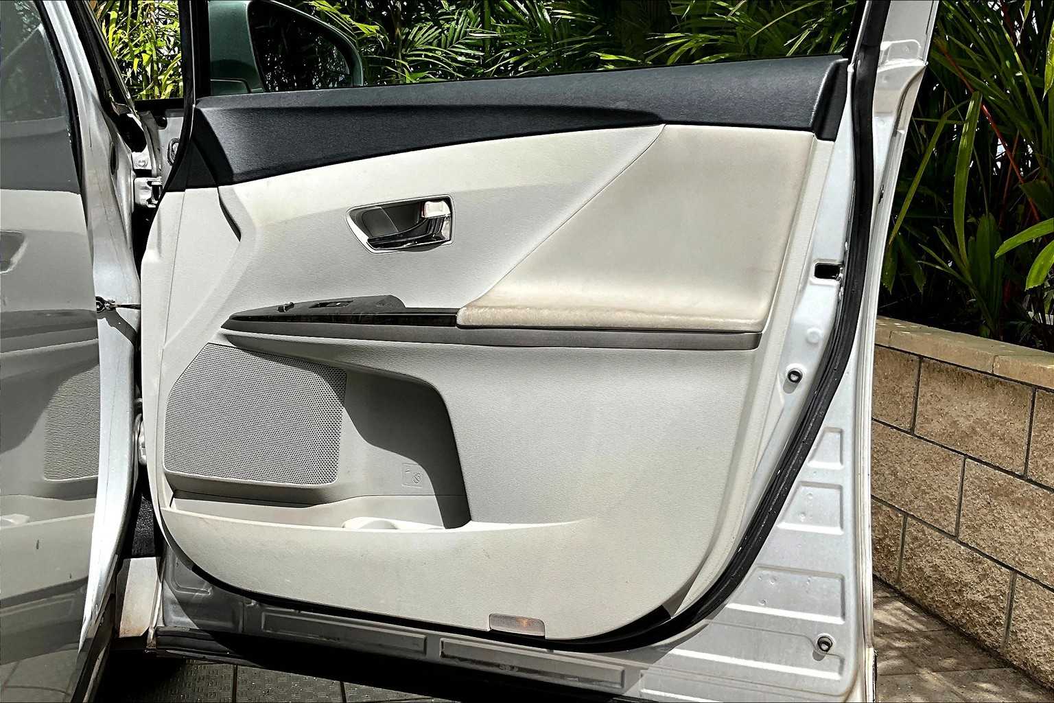 Thumbnail: 2014 Toyota Venza - 28