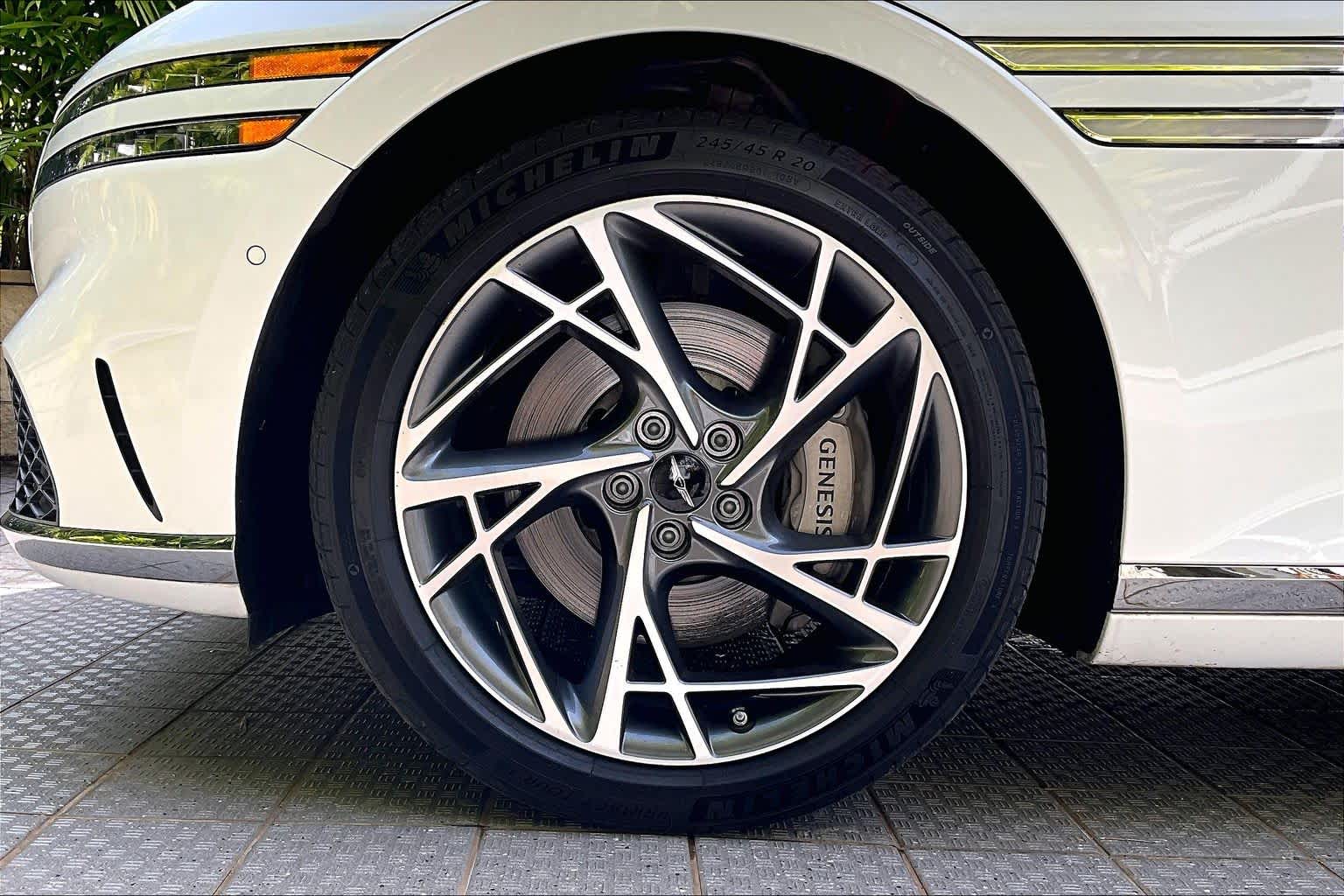 Thumbnail: 2023 Genesis G90 - 9