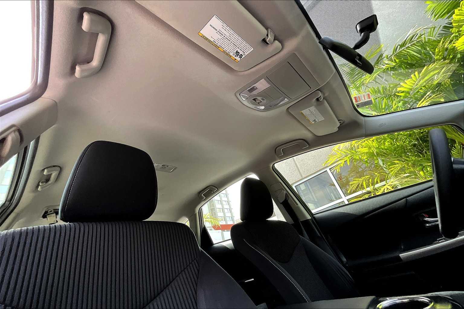 Thumbnail: 2017 Toyota Prius v - 30
