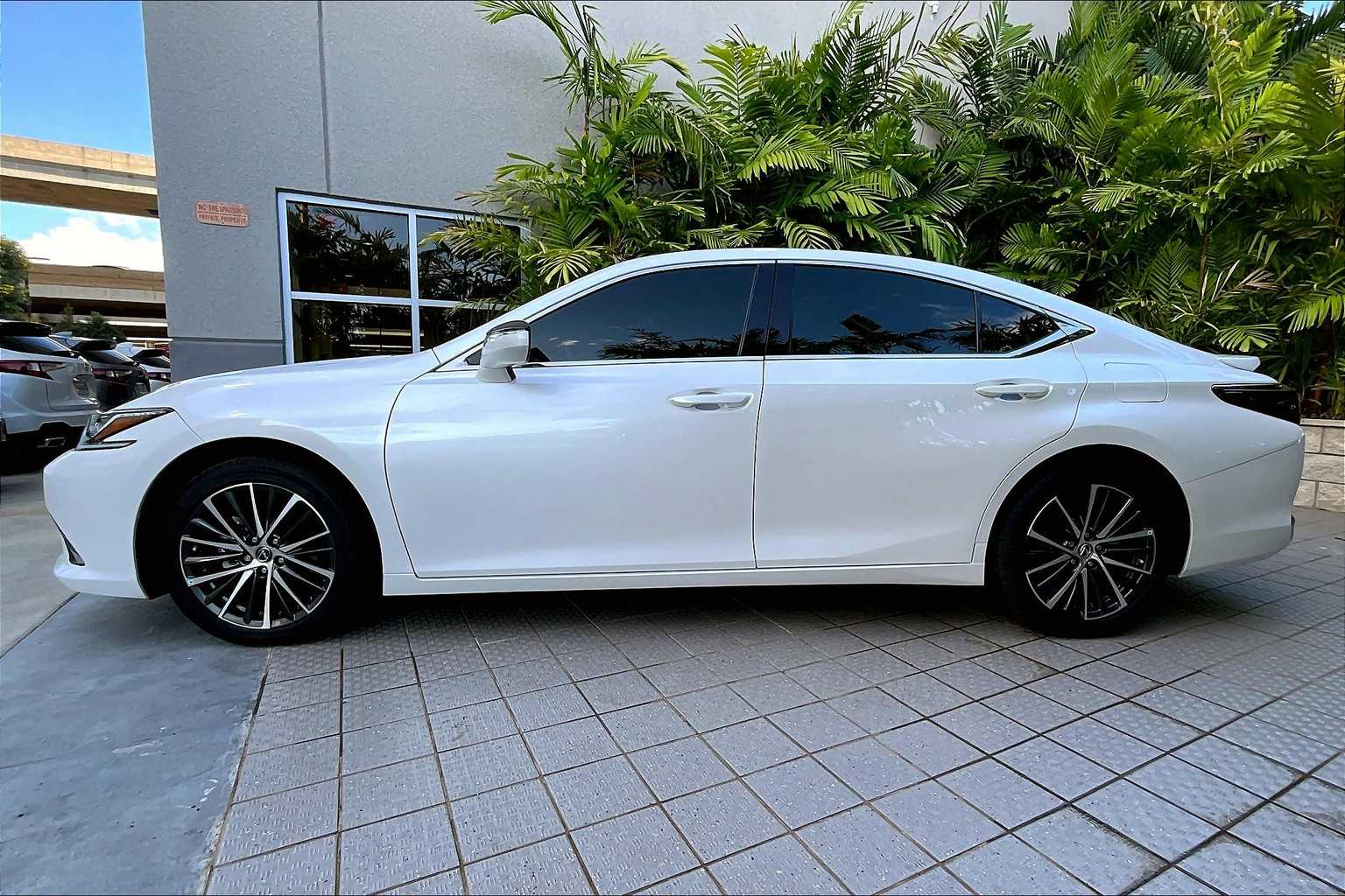 Thumbnail: 2024 Lexus ES - 4