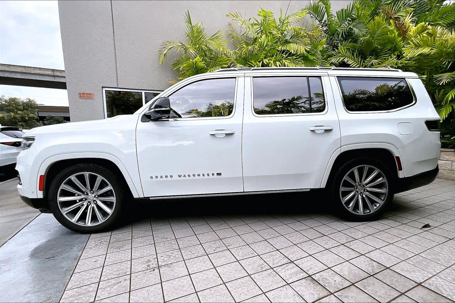 Thumbnail: 2023 Jeep Grand Wagoneer - 4