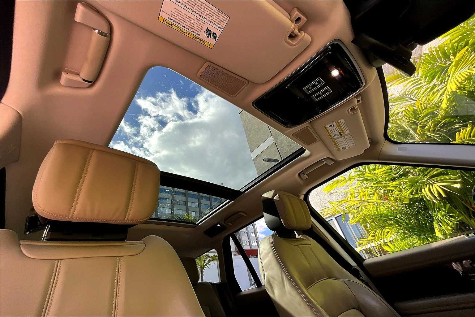 Thumbnail: 2021 Land Rover Range Rover - 31