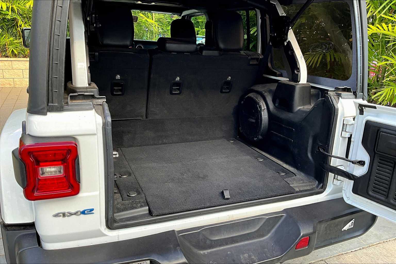 Thumbnail: 2021 Jeep Wrangler - 19