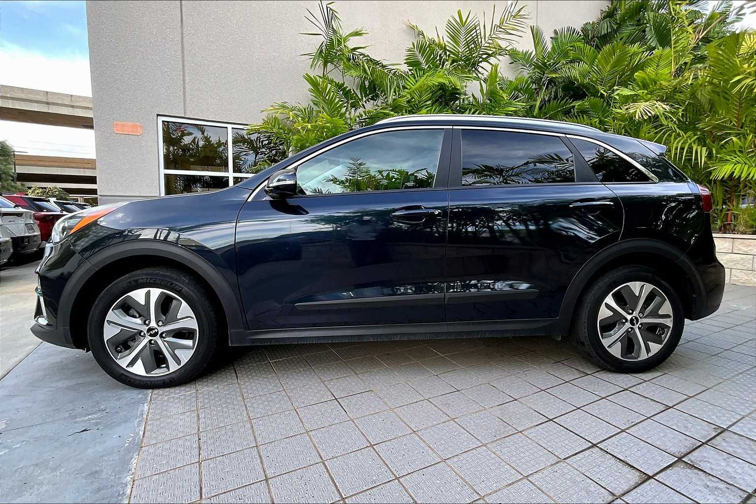 Thumbnail: 2022 Kia Niro - 3