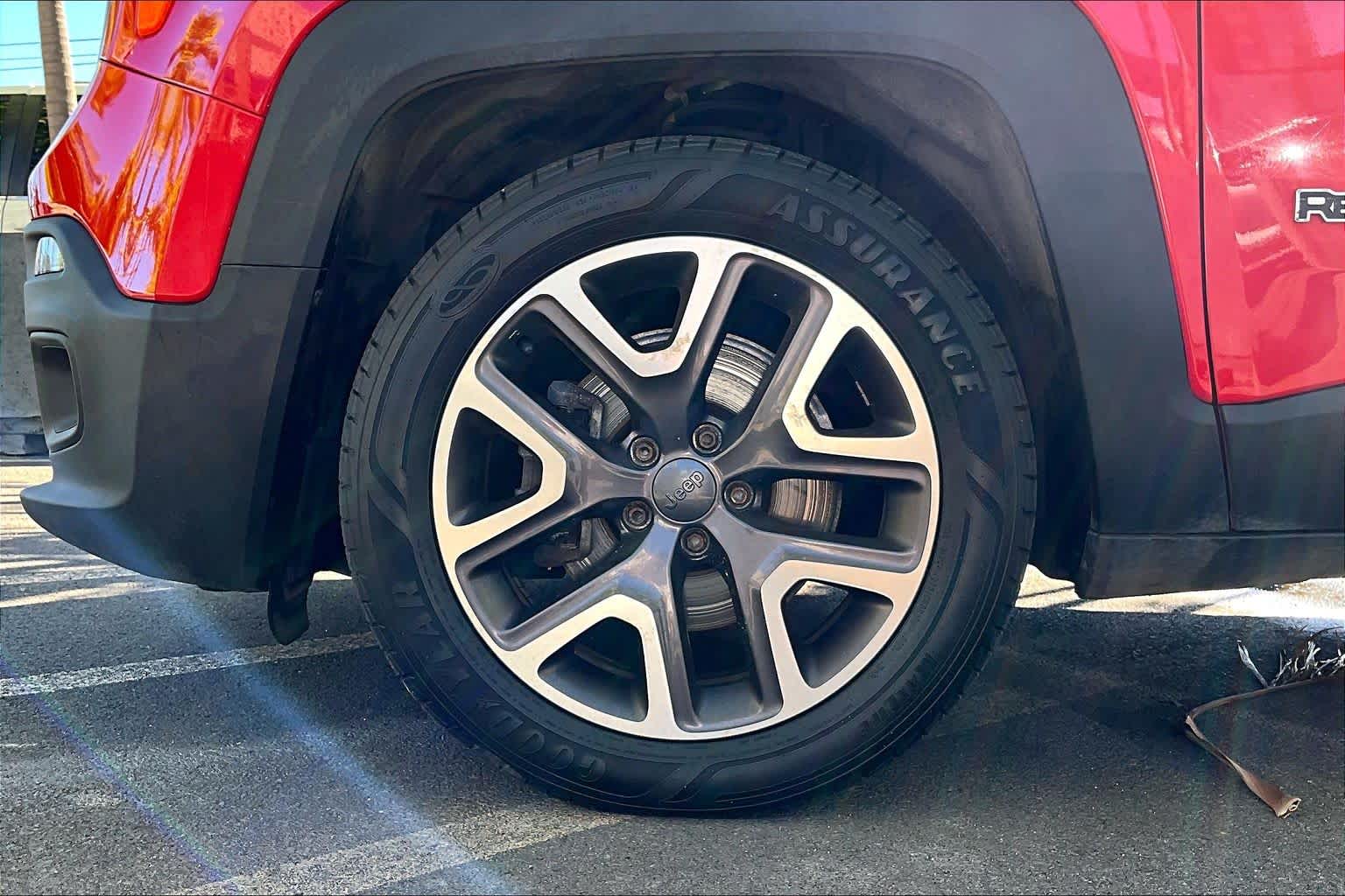 Thumbnail: 2015 Jeep Renegade - 9