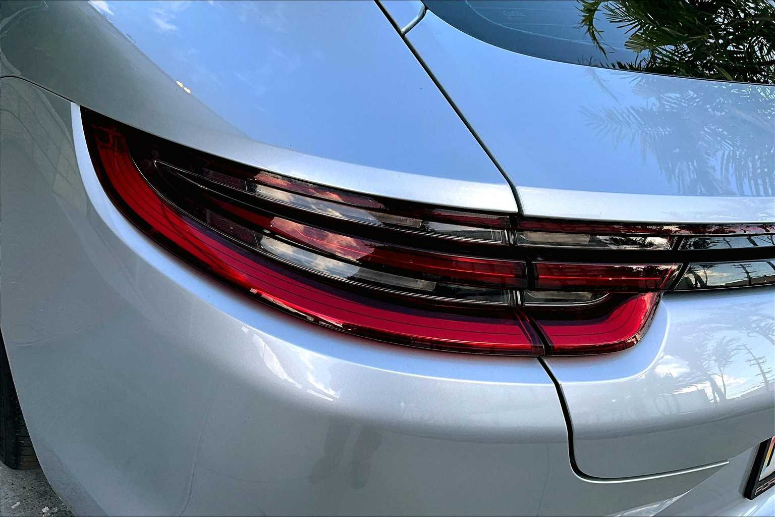 Thumbnail: 2018 Porsche Panamera - 32