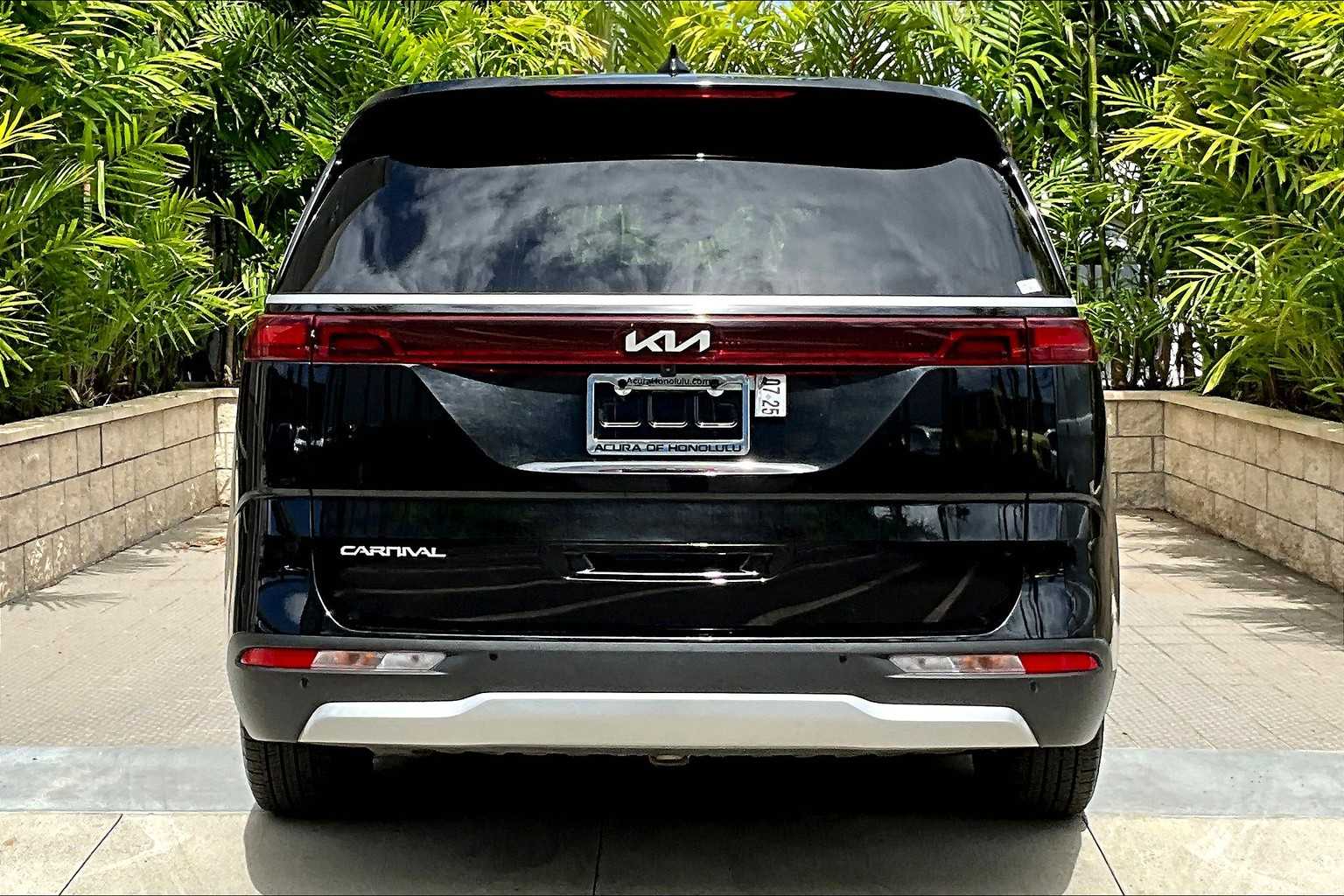 Thumbnail: 2023 Kia Carnival - 5