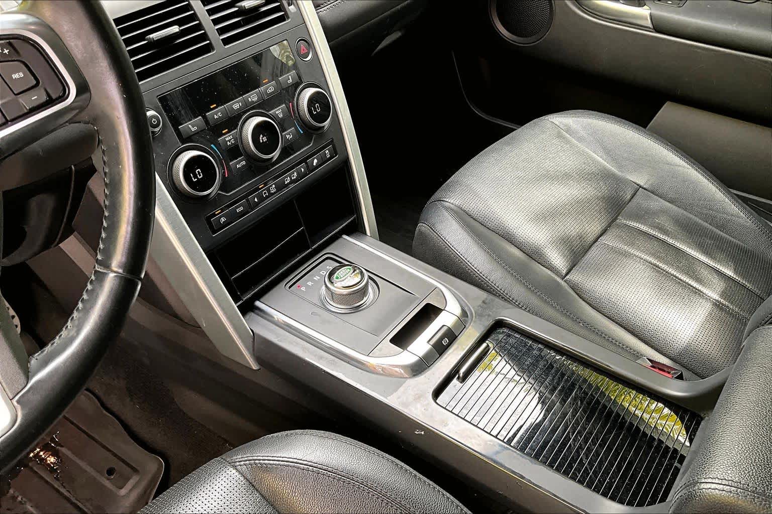 Thumbnail: 2015 Land Rover Discovery Sport - 17