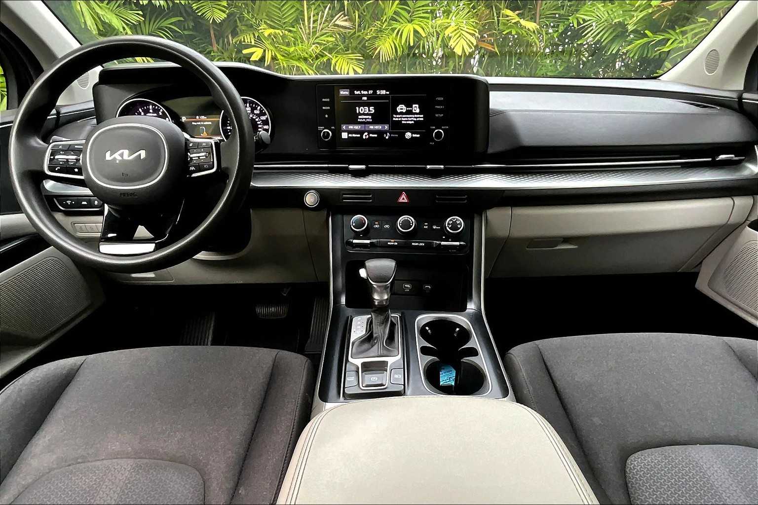 Thumbnail: 2022 Kia Carnival - 11