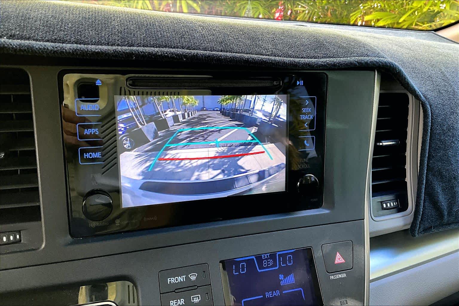 Thumbnail: 2016 Toyota Sienna - 27