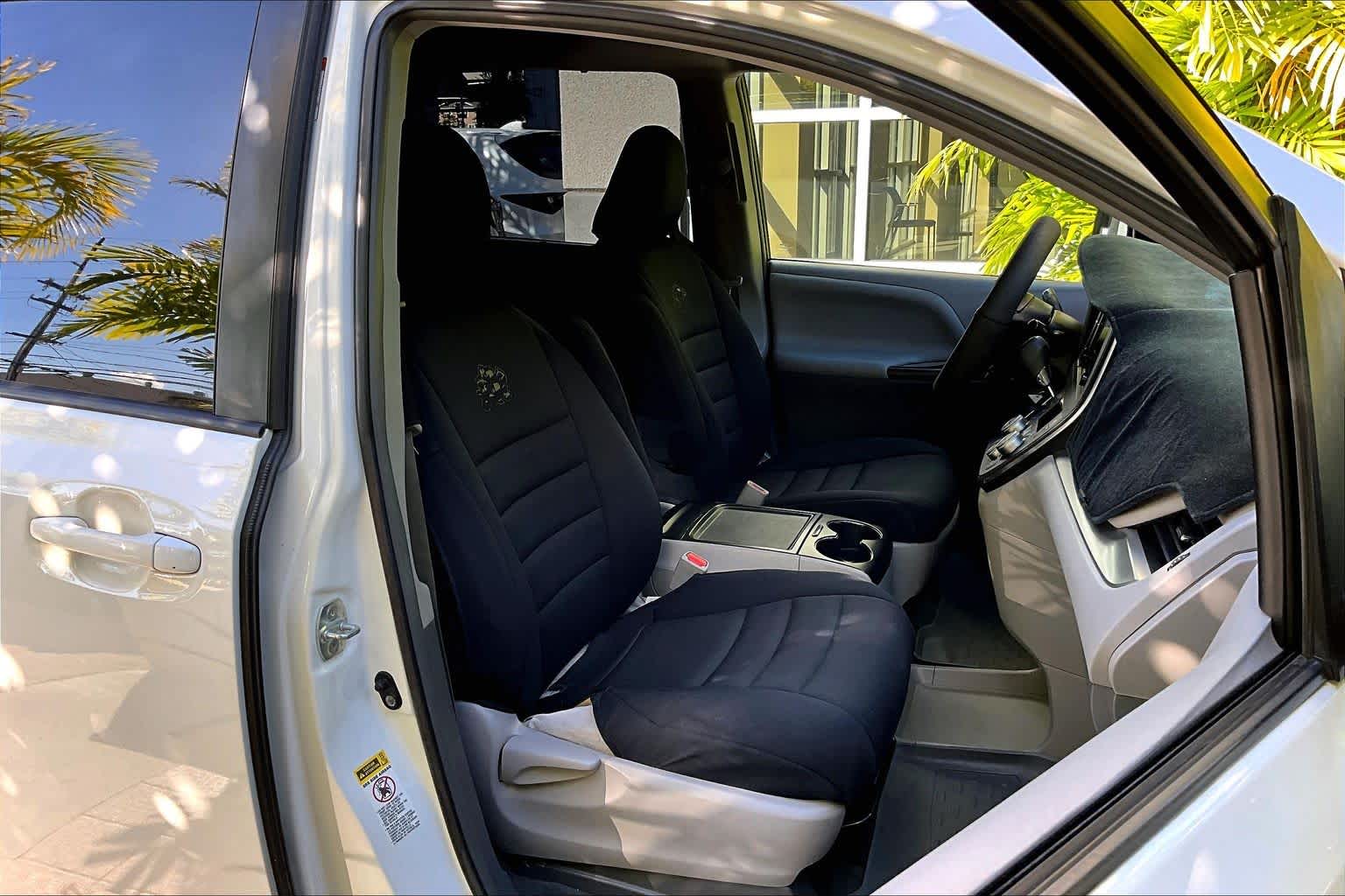 Thumbnail: 2016 Toyota Sienna - 14