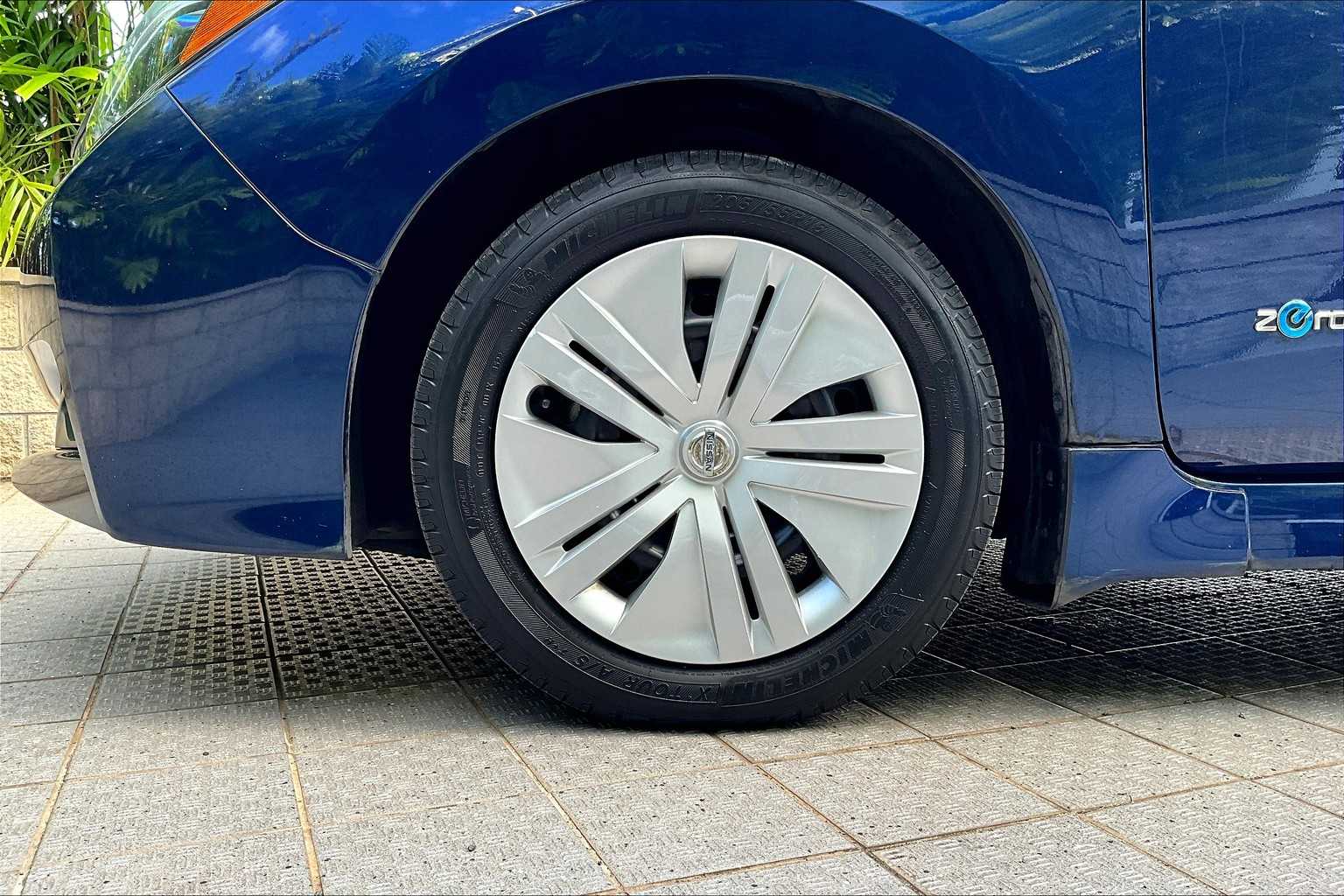 Thumbnail: 2018 Nissan Leaf - 9