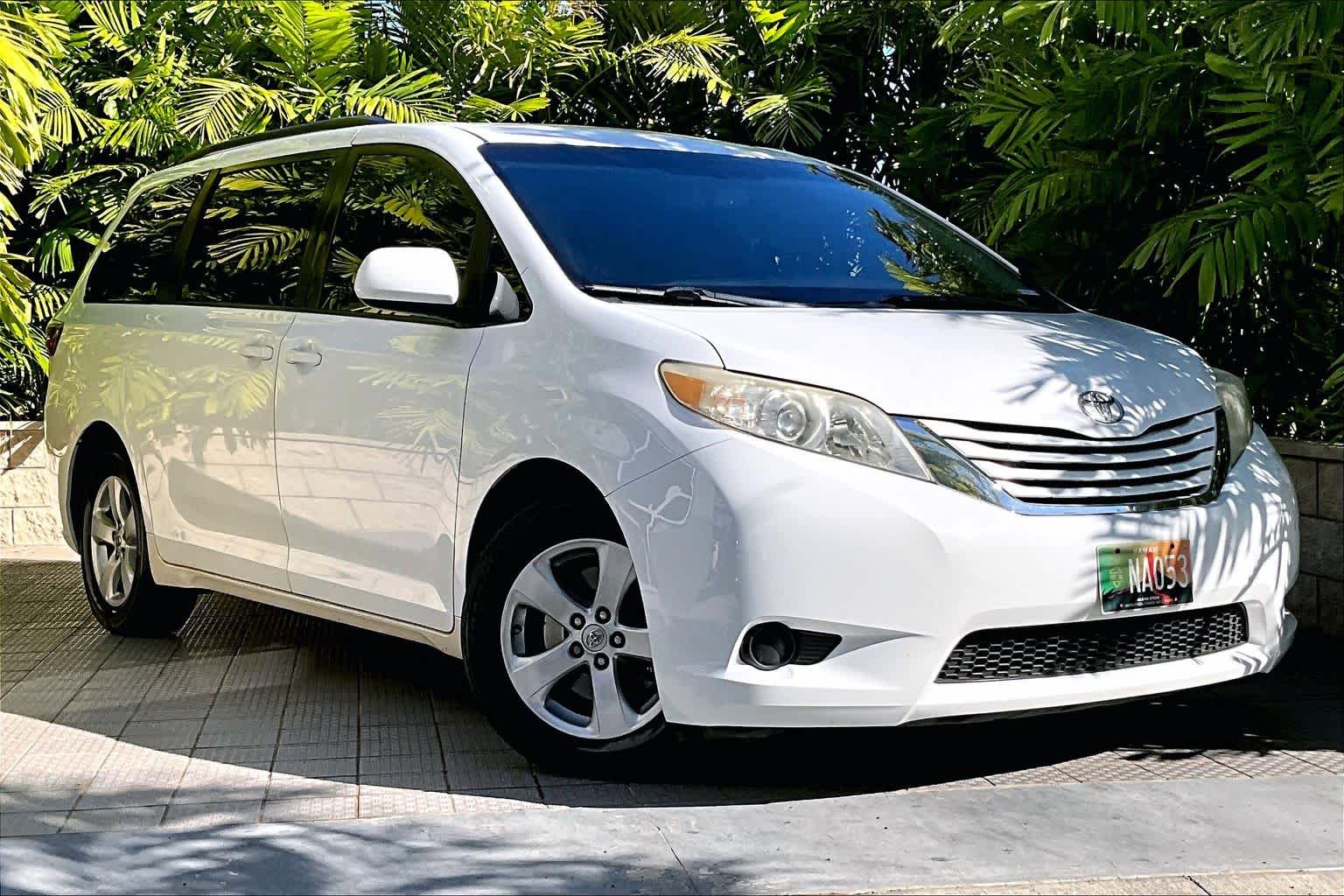 Thumbnail: 2016 Toyota Sienna - 22