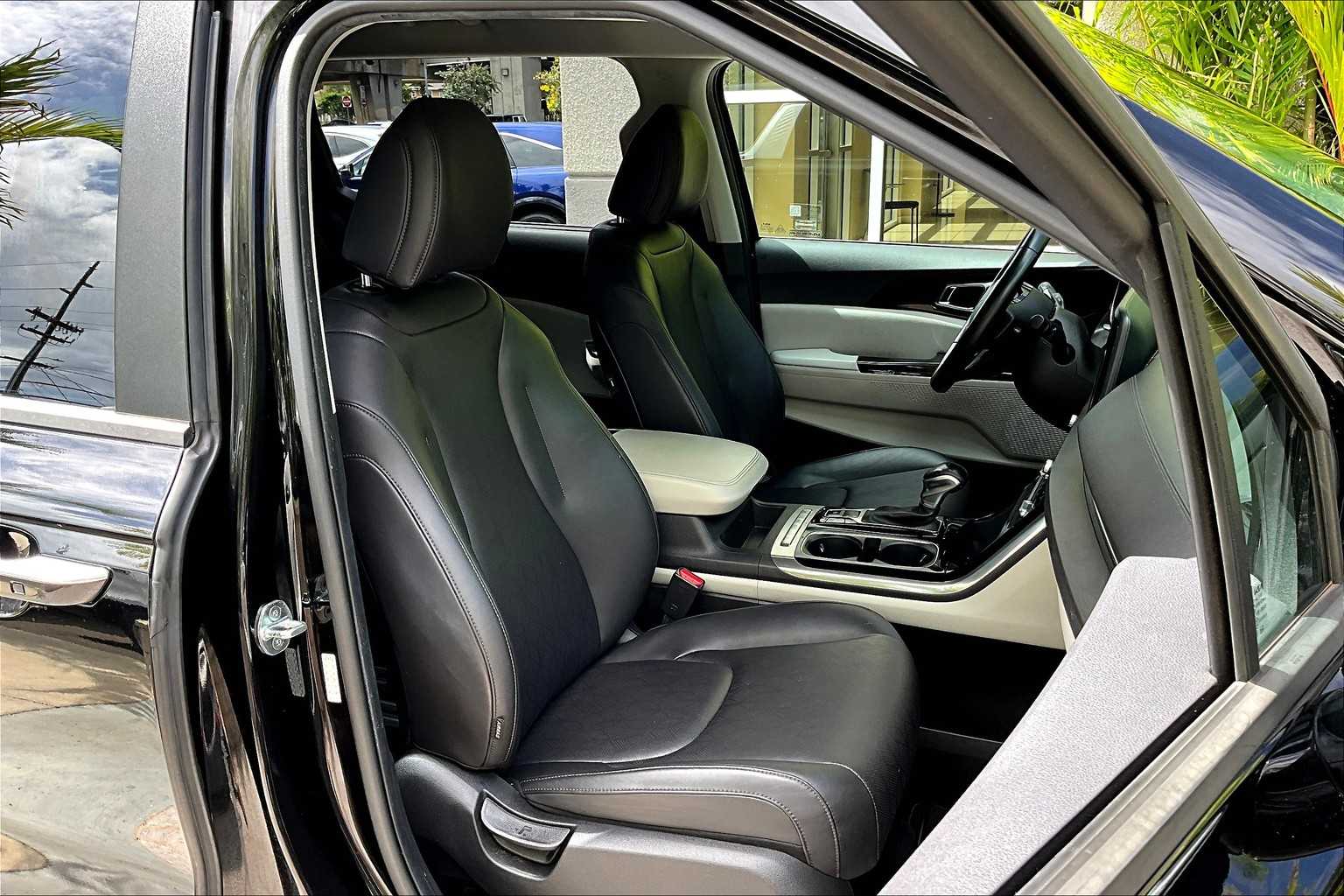 Thumbnail: 2023 Kia Carnival - 13