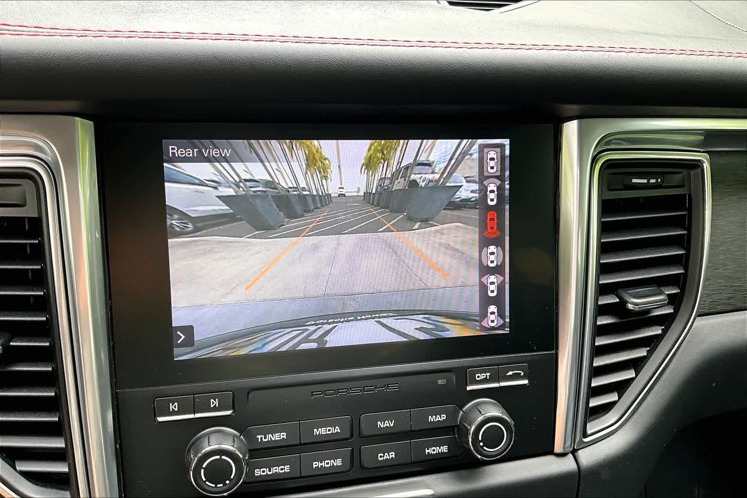 Thumbnail: 2017 Porsche Macan - 27