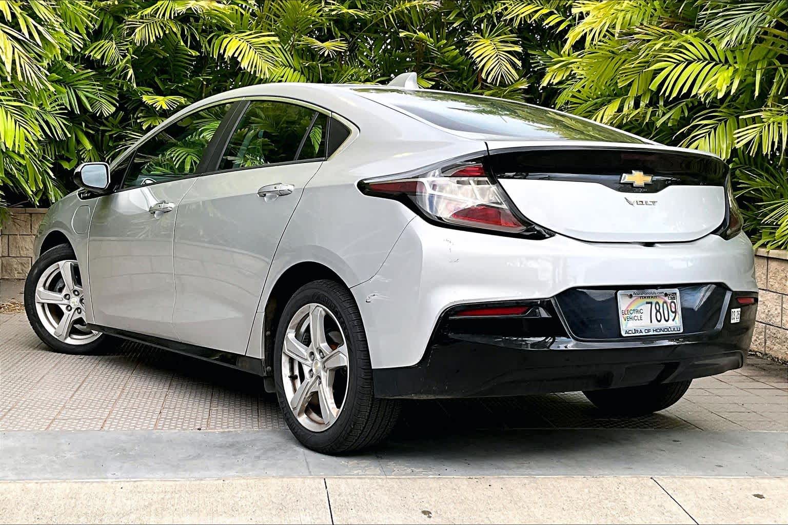 Thumbnail: 2017 Chevrolet Volt - 5