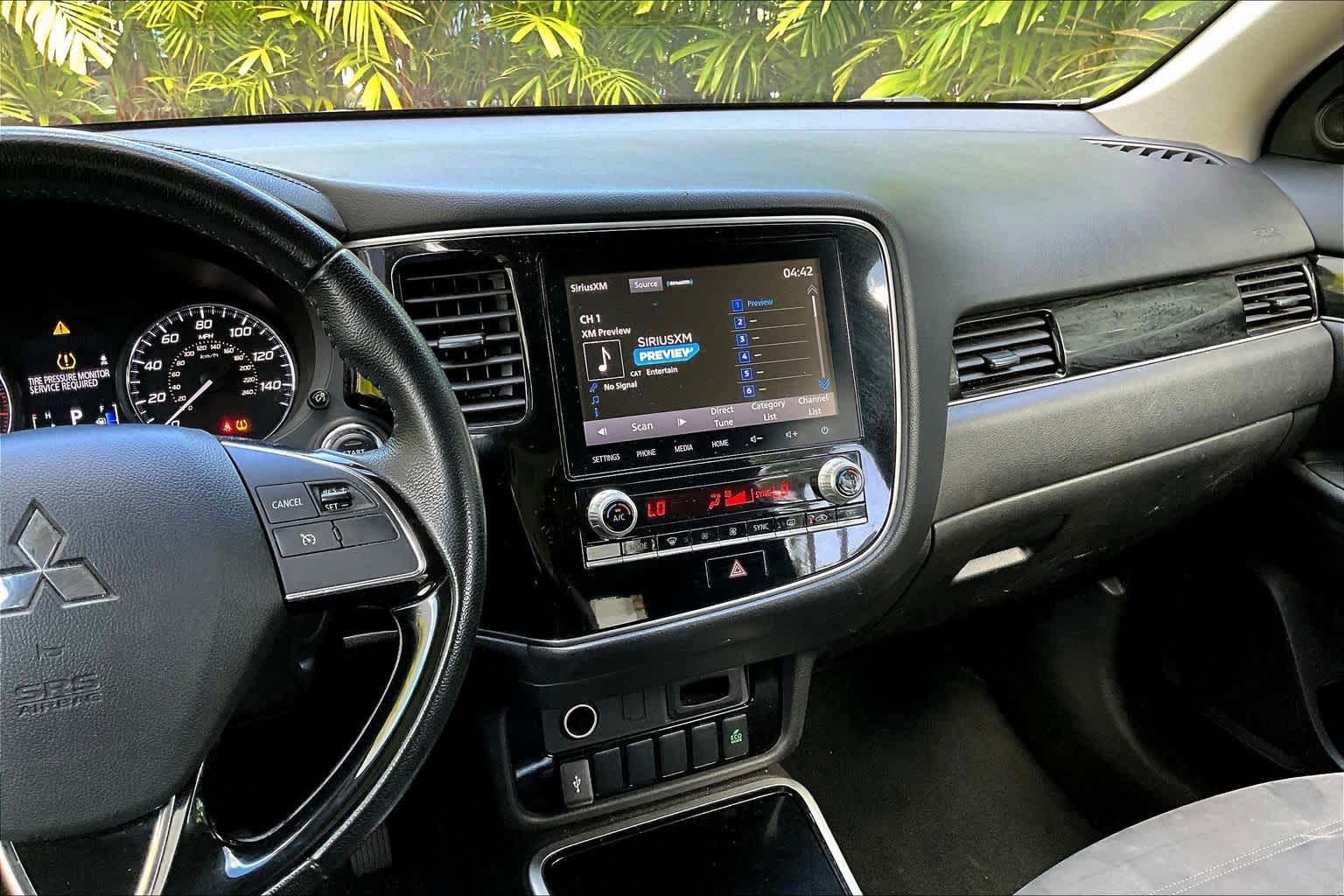 Thumbnail: 2020 Mitsubishi Outlander - 16