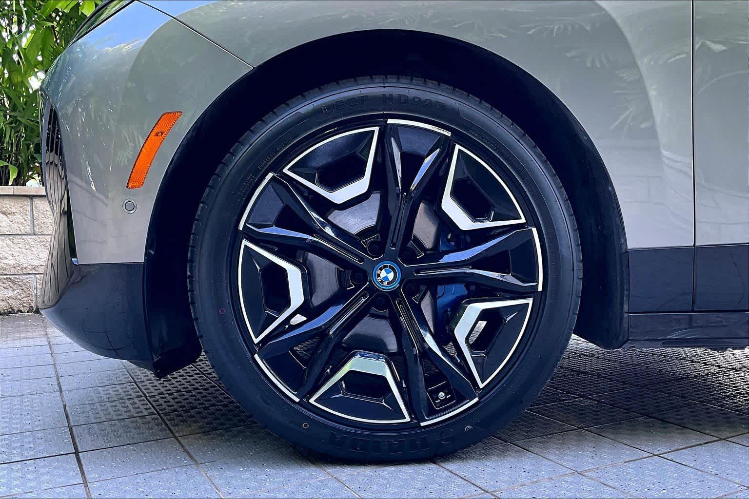 Thumbnail: 2023 BMW iX - 9