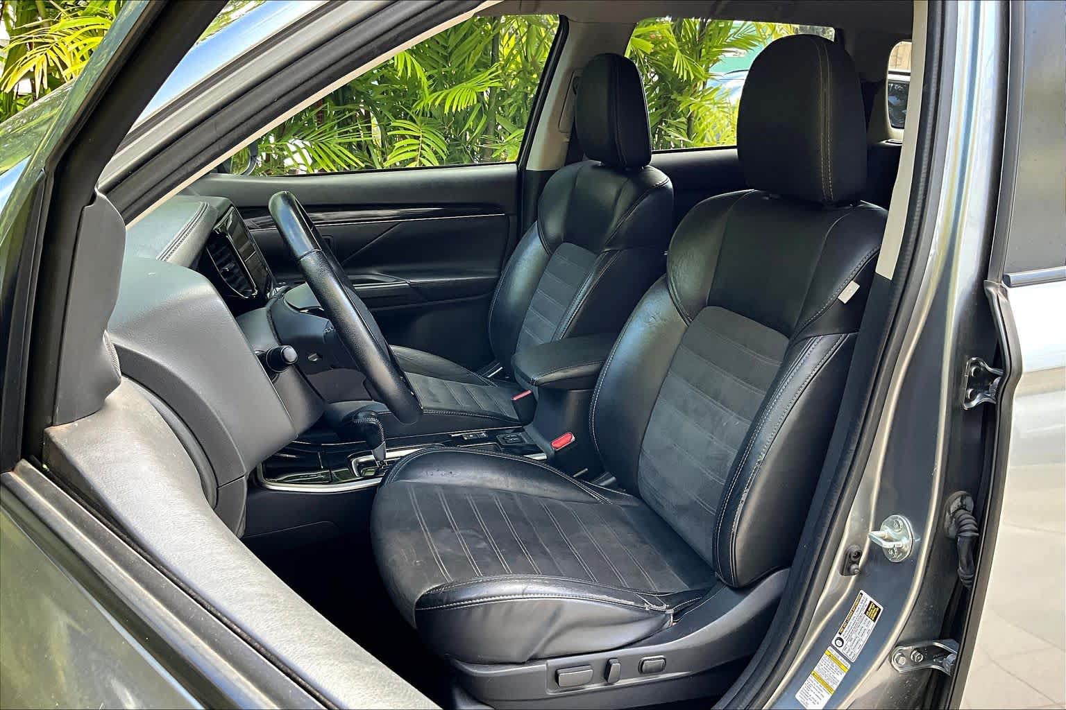 Thumbnail: 2020 Mitsubishi Outlander - 12