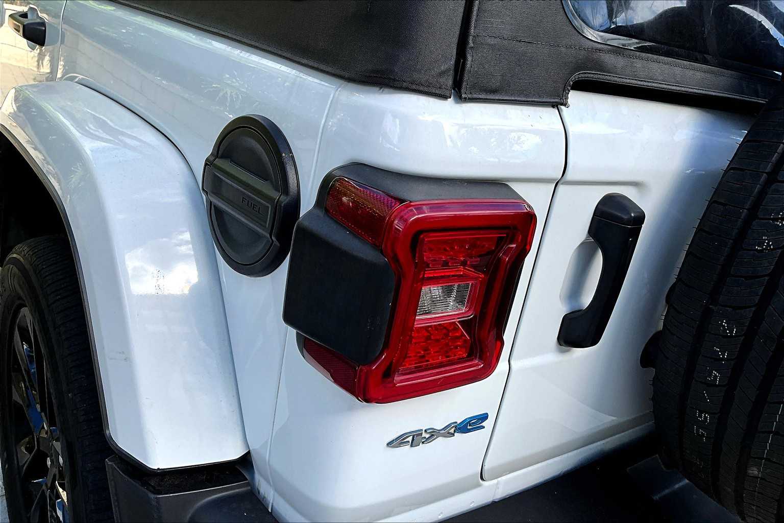 Thumbnail: 2021 Jeep Wrangler - 33