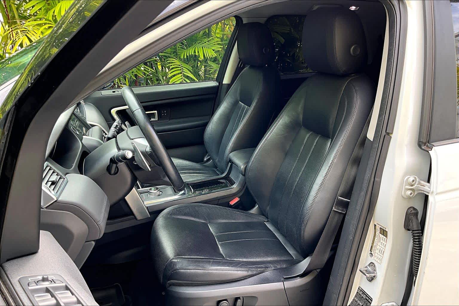 Thumbnail: 2015 Land Rover Discovery Sport - 12