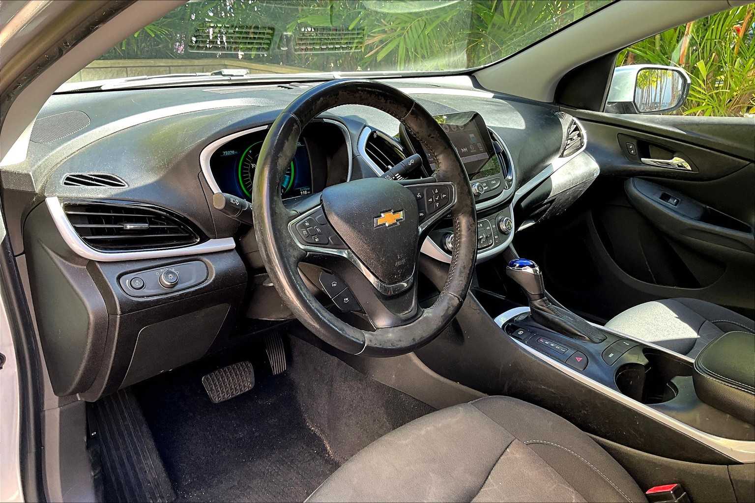 Thumbnail: 2017 Chevrolet Volt - 3
