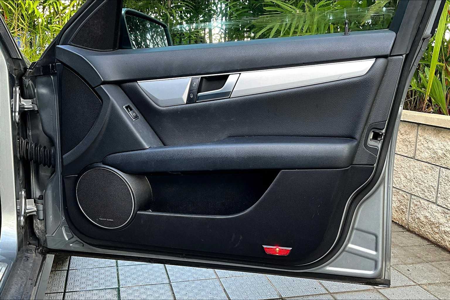 Thumbnail: 2012 Mercedes-Benz C-Class - 29