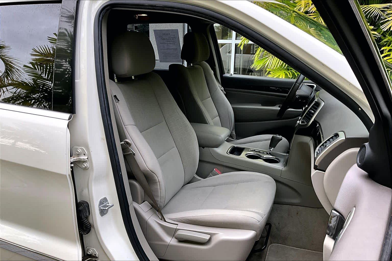 Thumbnail: 2011 Jeep Grand Cherokee - 14