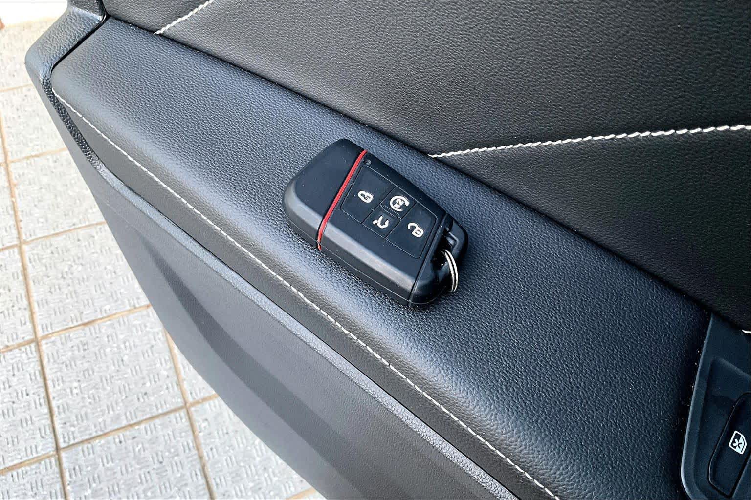 Thumbnail: 2022 Volkswagen Tiguan - 19