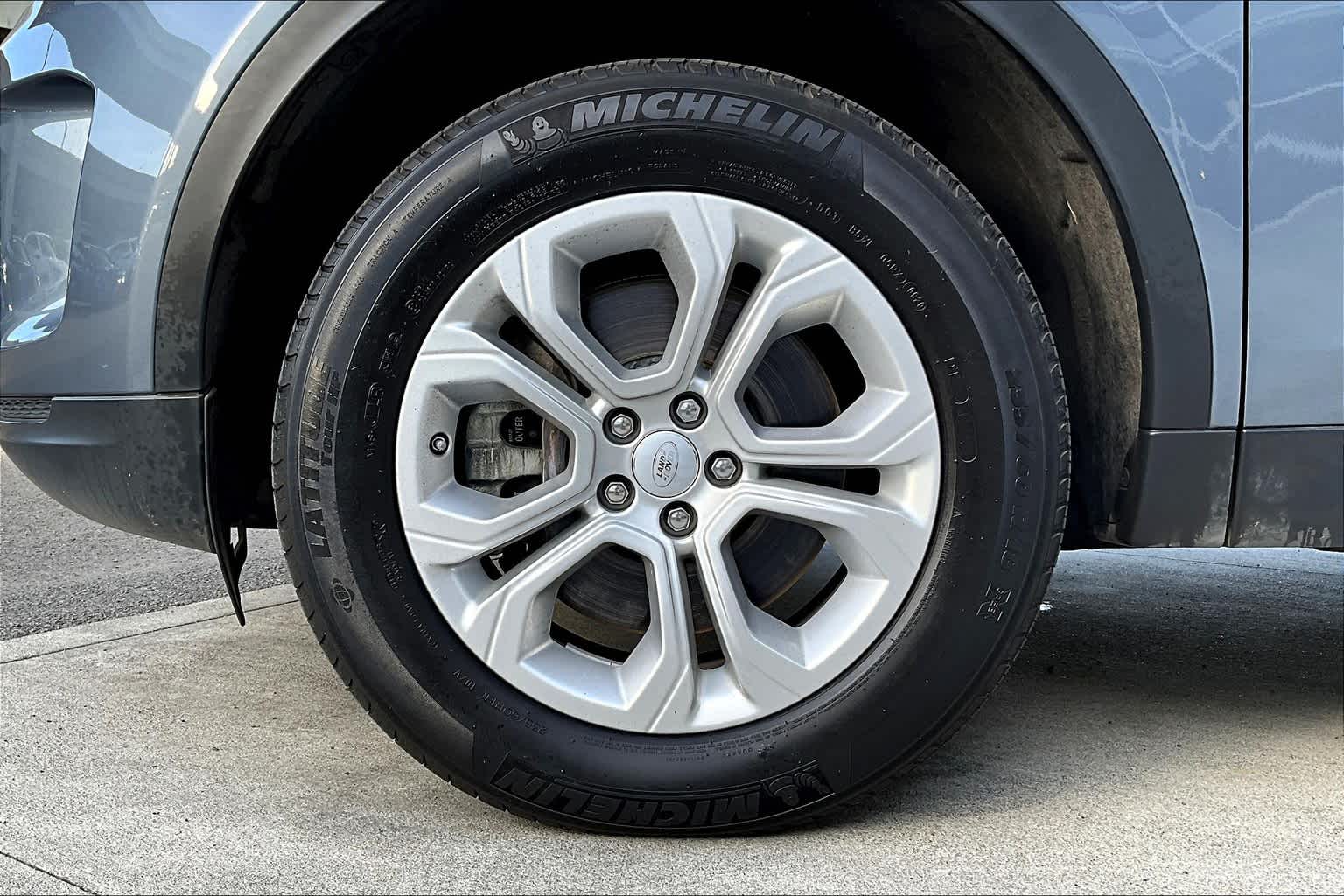 Thumbnail: 2020 Land Rover Discovery Sport - 8