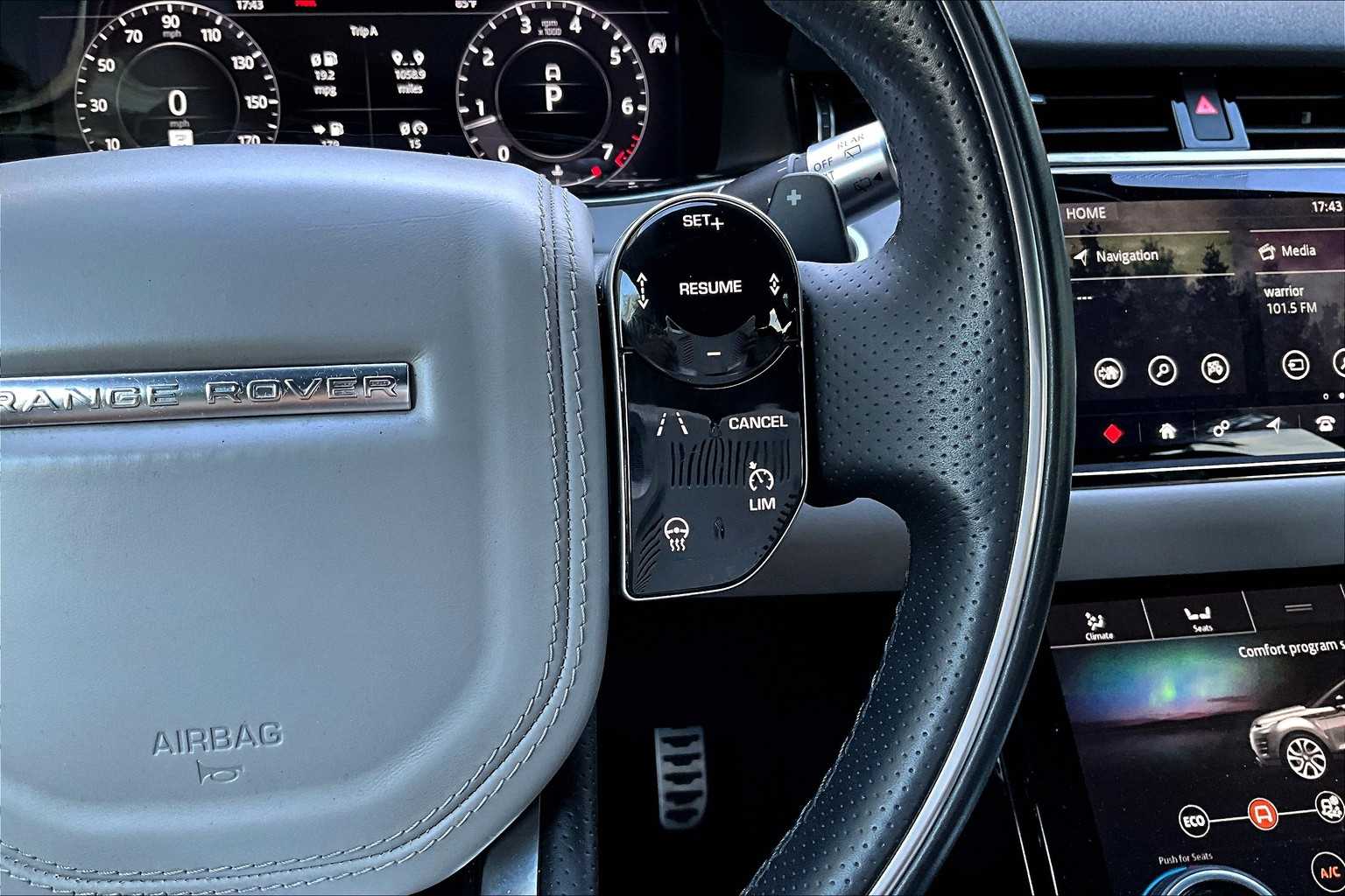 Thumbnail: 2020 Land Rover Range Rover Evoque - 26