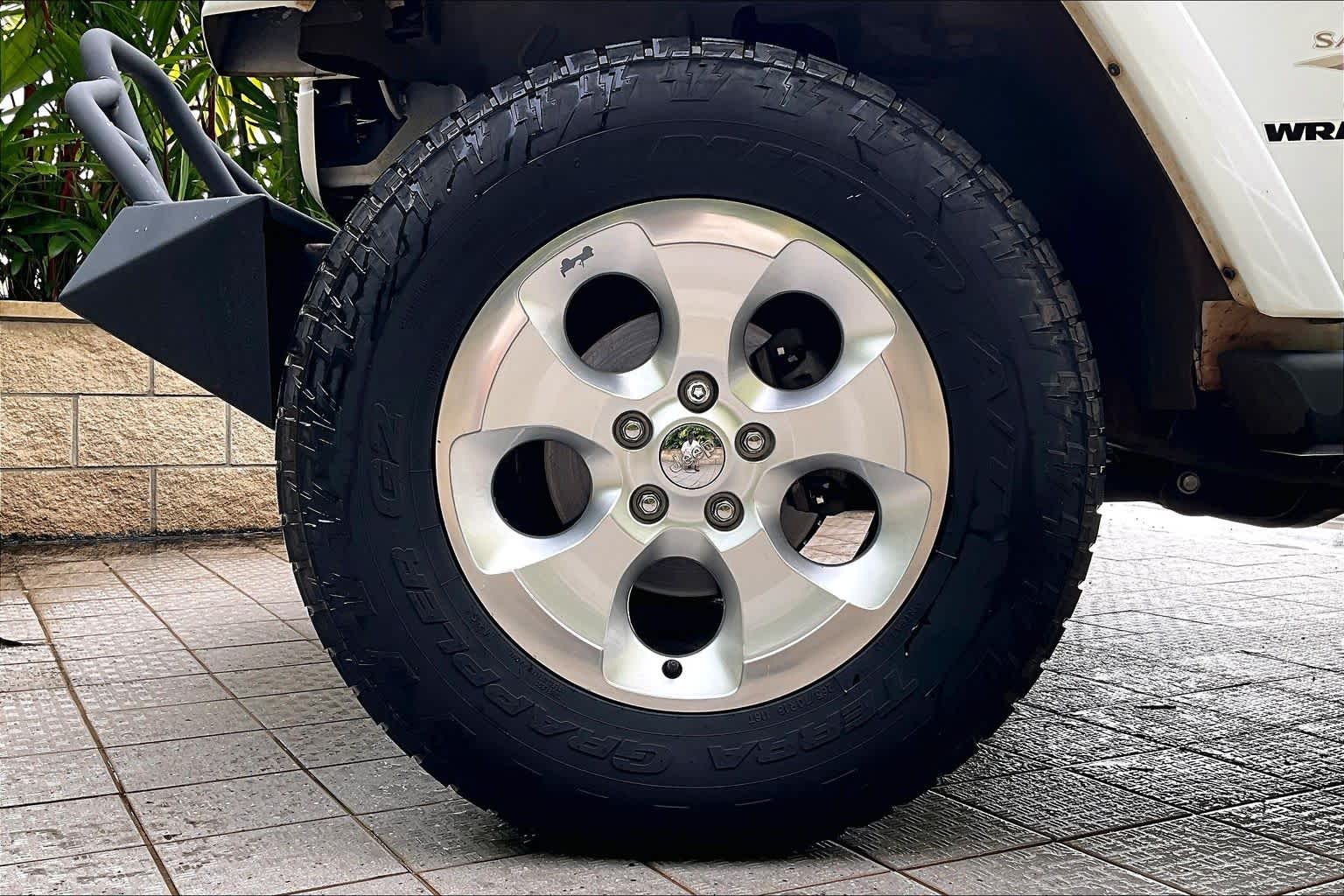 Thumbnail: 2013 Jeep Wrangler - 9