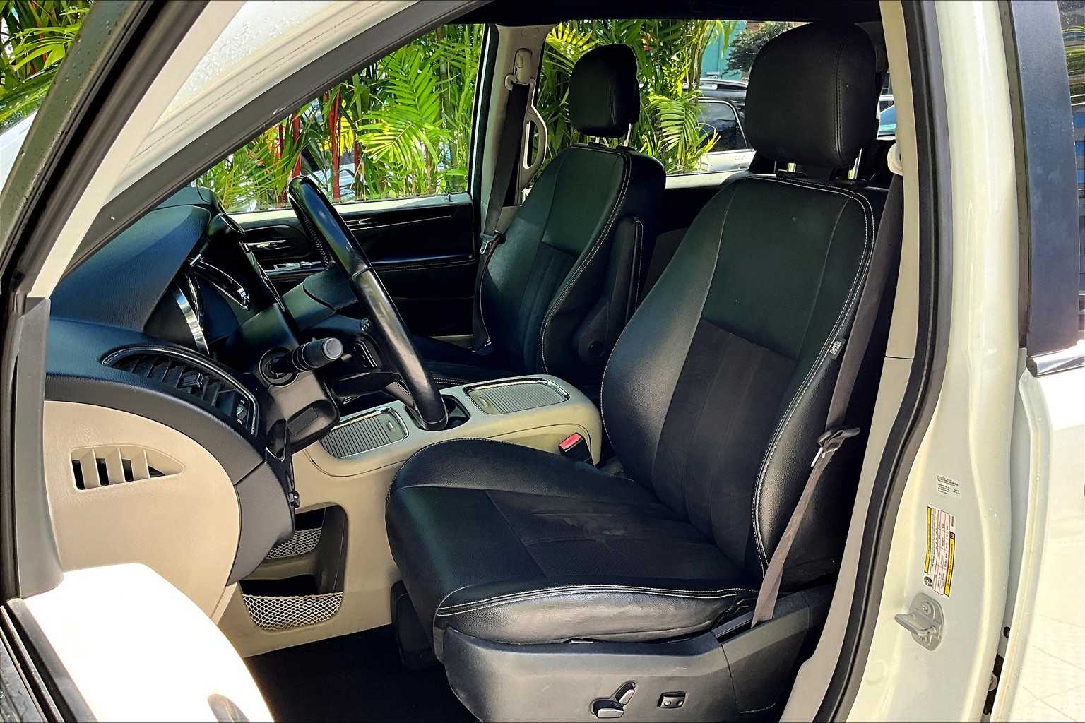 Thumbnail: 2019 Dodge Grand Caravan - 12