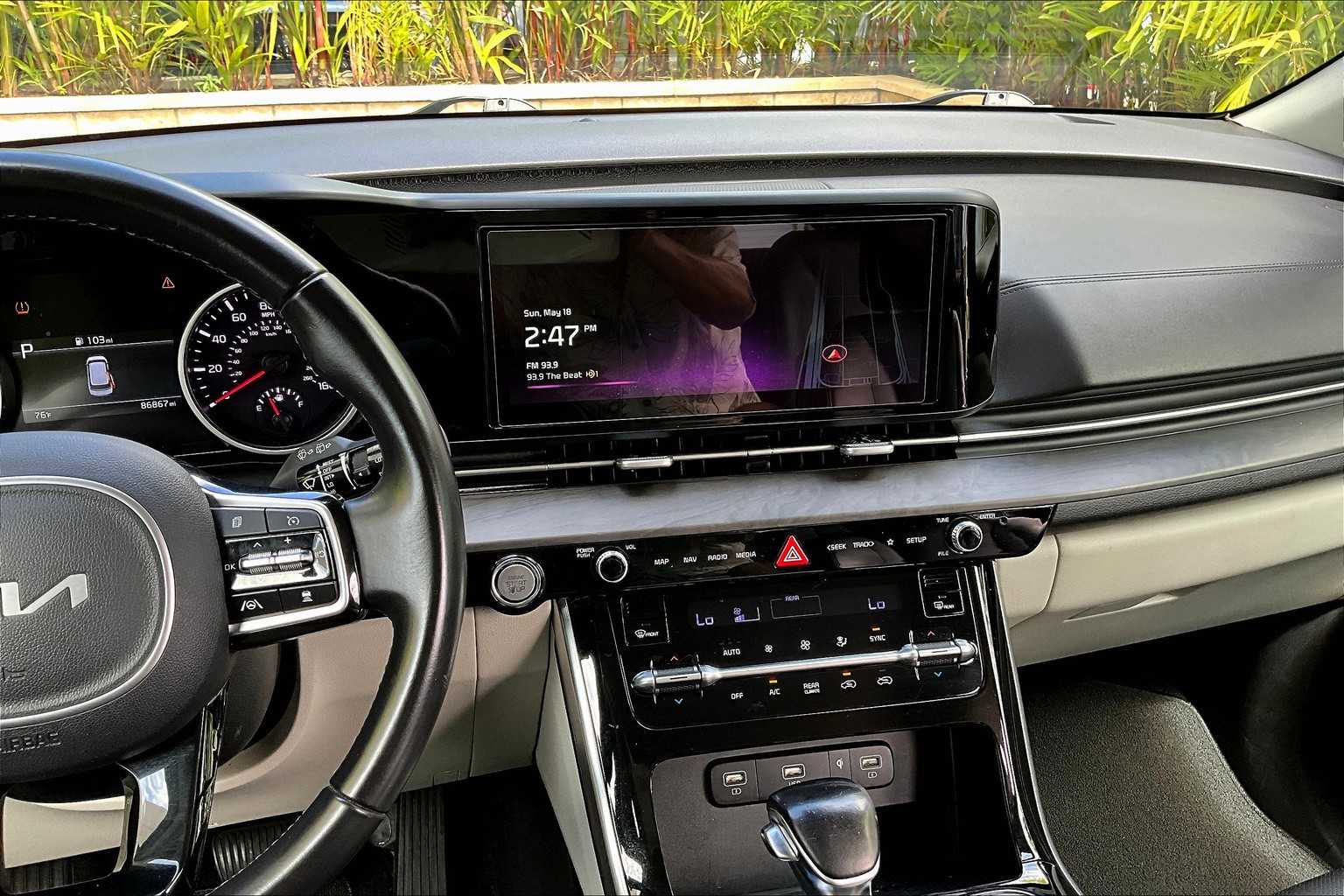 Thumbnail: 2023 Kia Carnival - 15
