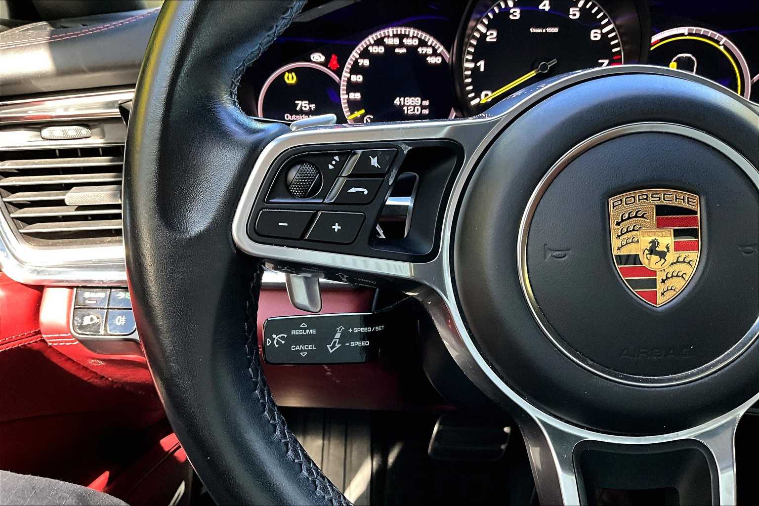 Thumbnail: 2020 Porsche Panamera - 25