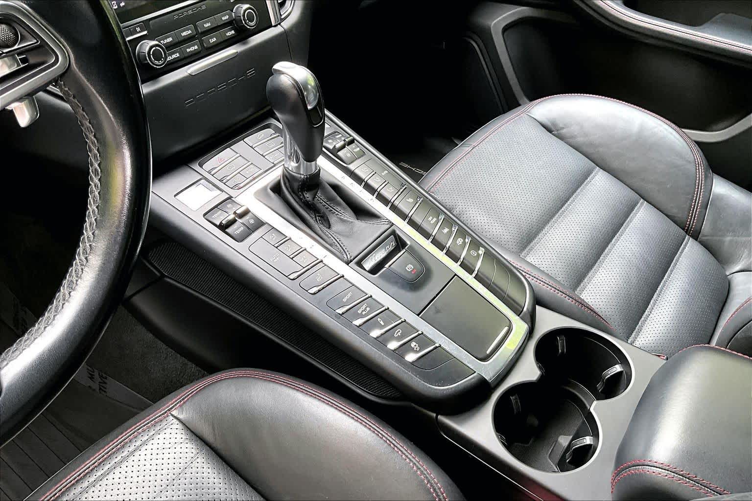 Thumbnail: 2017 Porsche Macan - 17