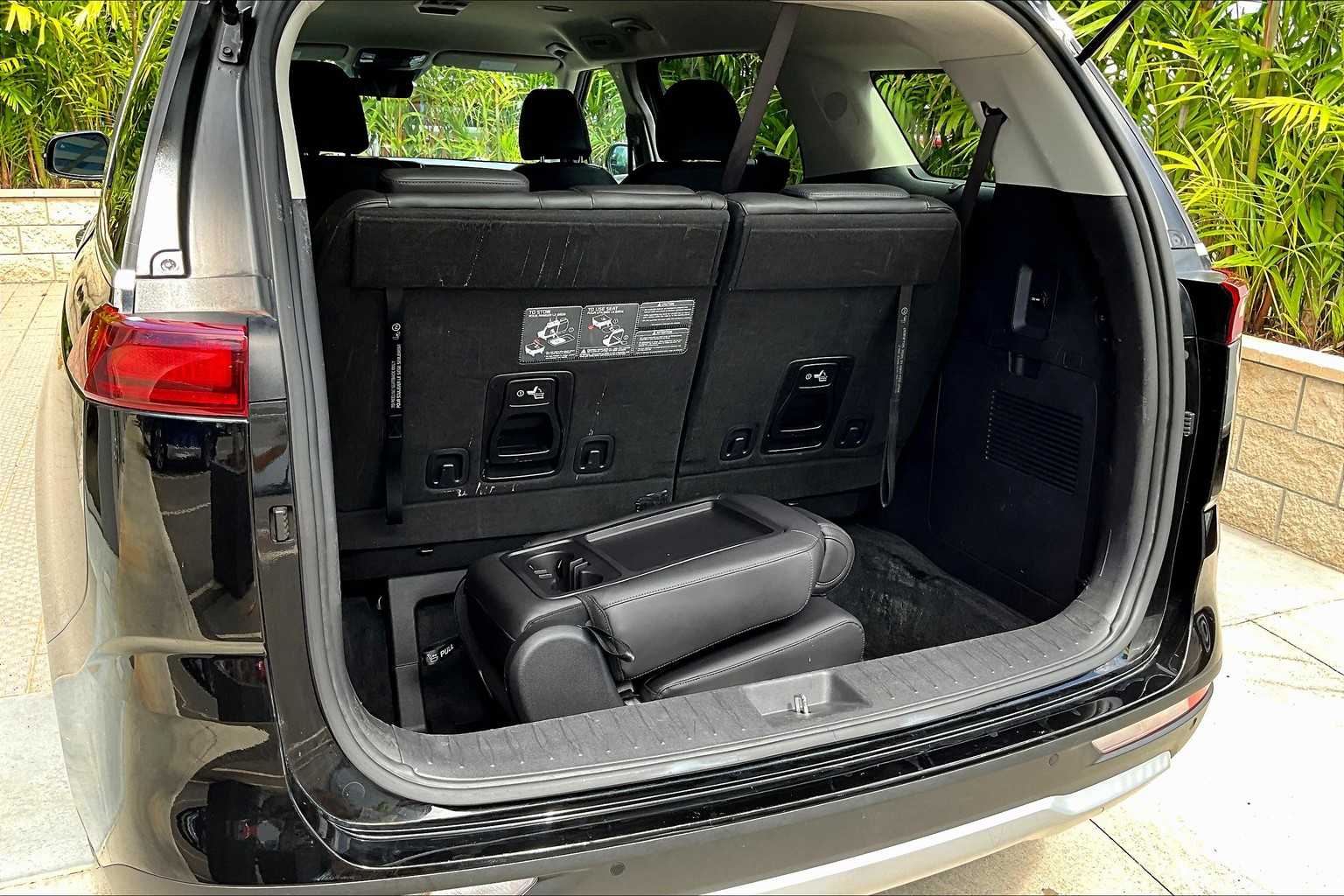 Thumbnail: 2023 Kia Carnival - 18