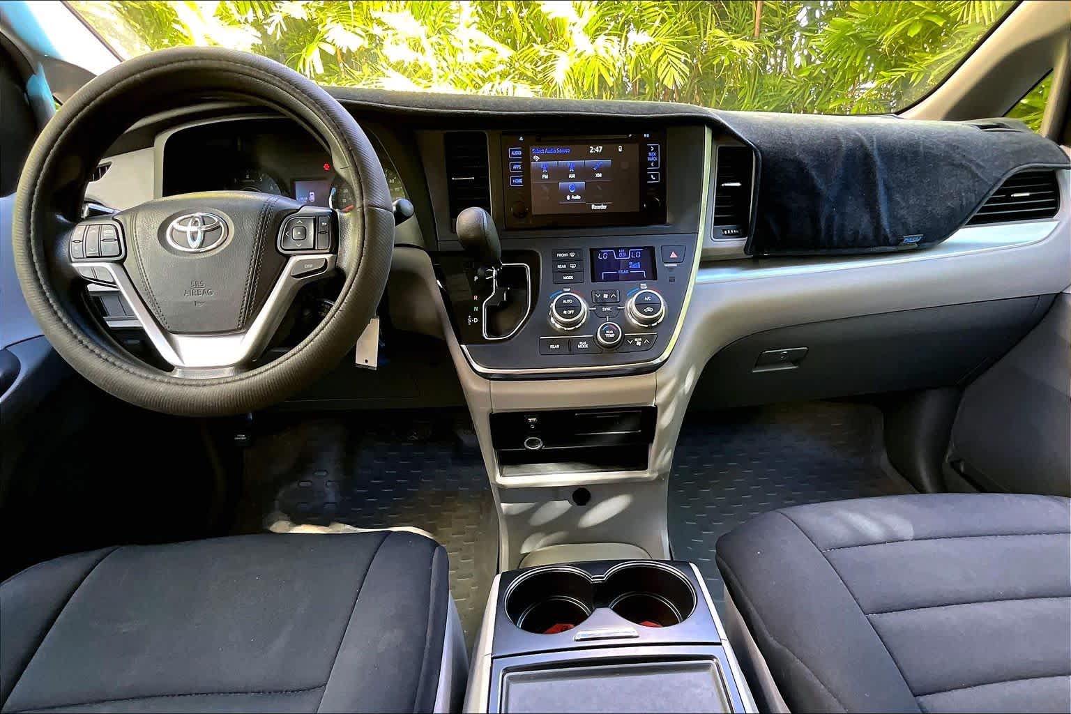 Thumbnail: 2016 Toyota Sienna - 11