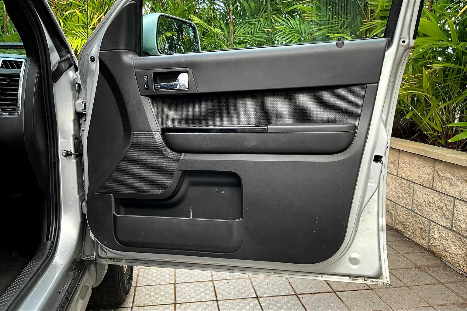 Thumbnail: 2010 Ford Escape - 29