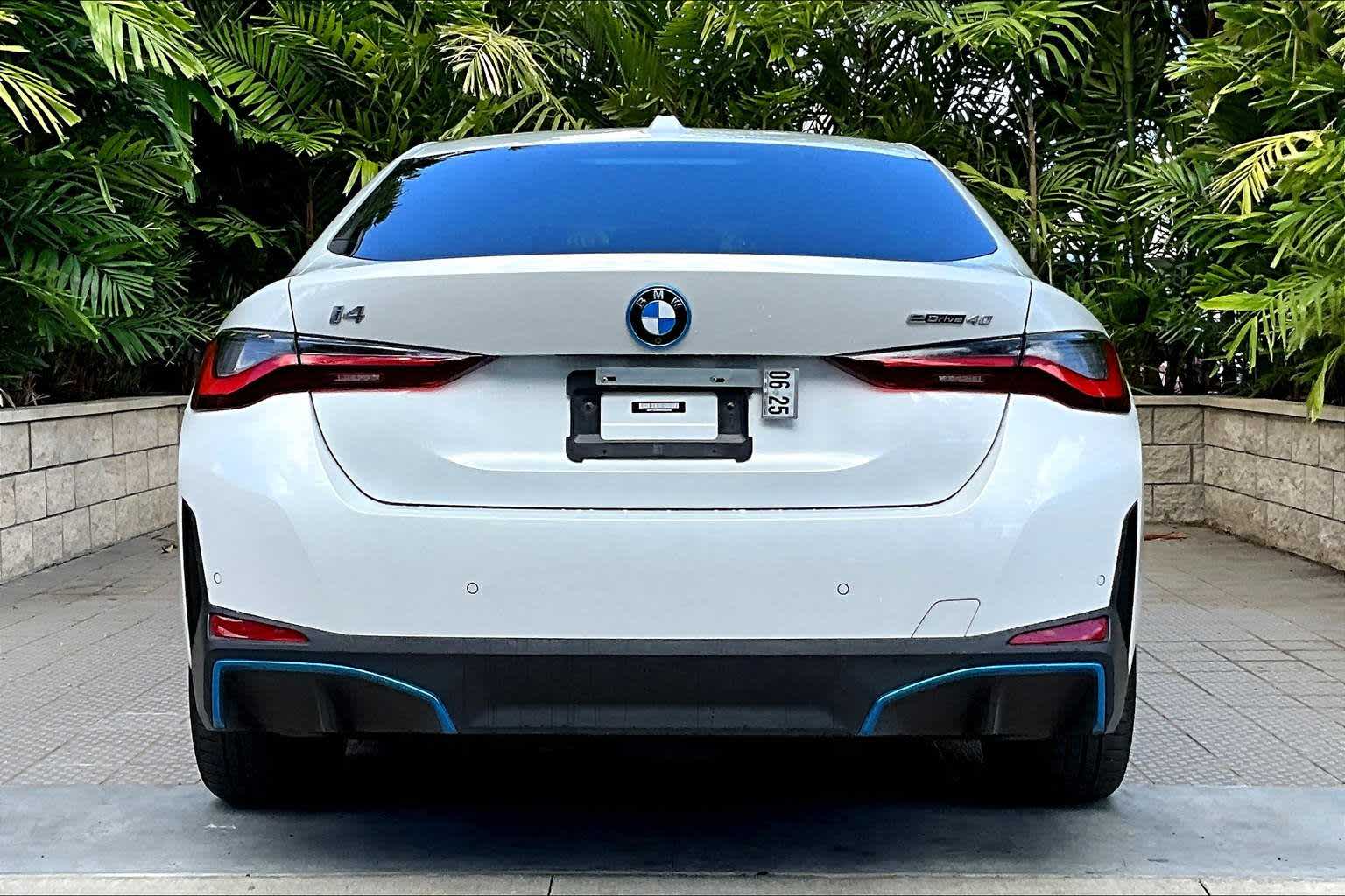 Thumbnail: 2022 BMW i4 - 6