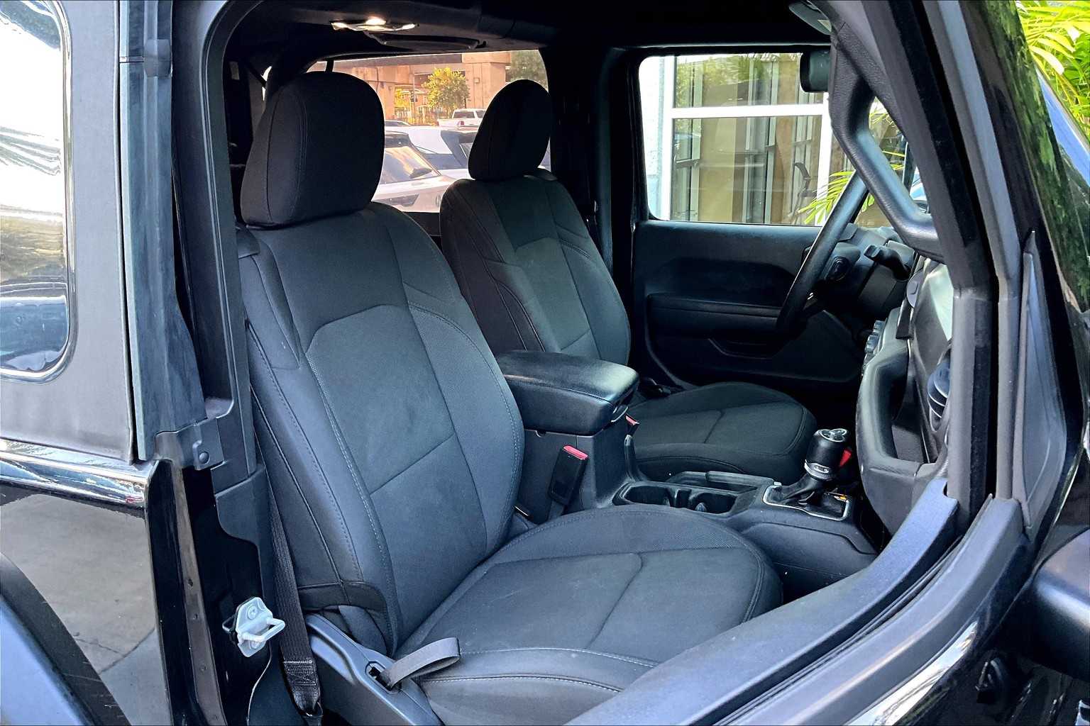 Thumbnail: 2022 Jeep Wrangler - 14