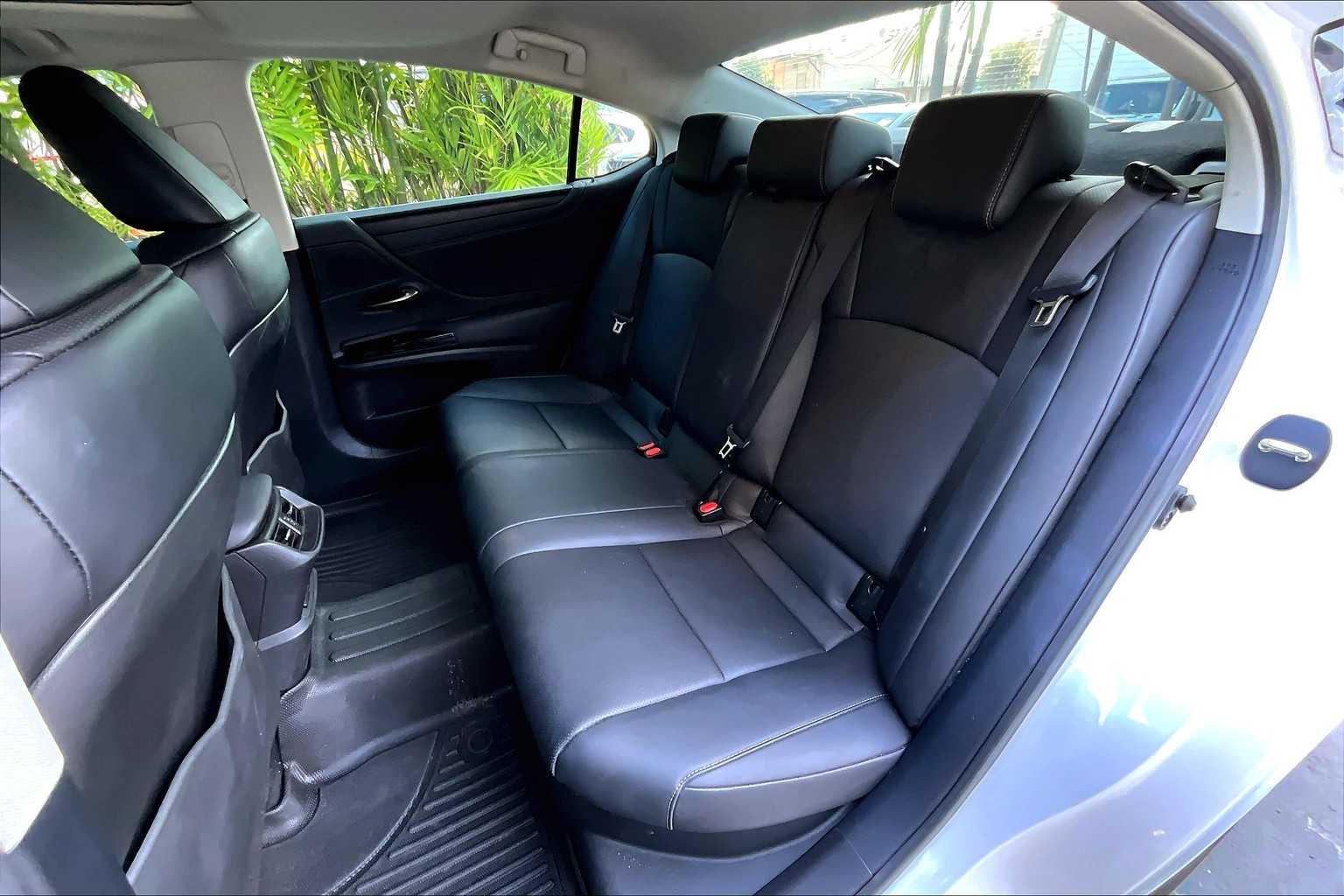 Thumbnail: 2024 Lexus ES - 30