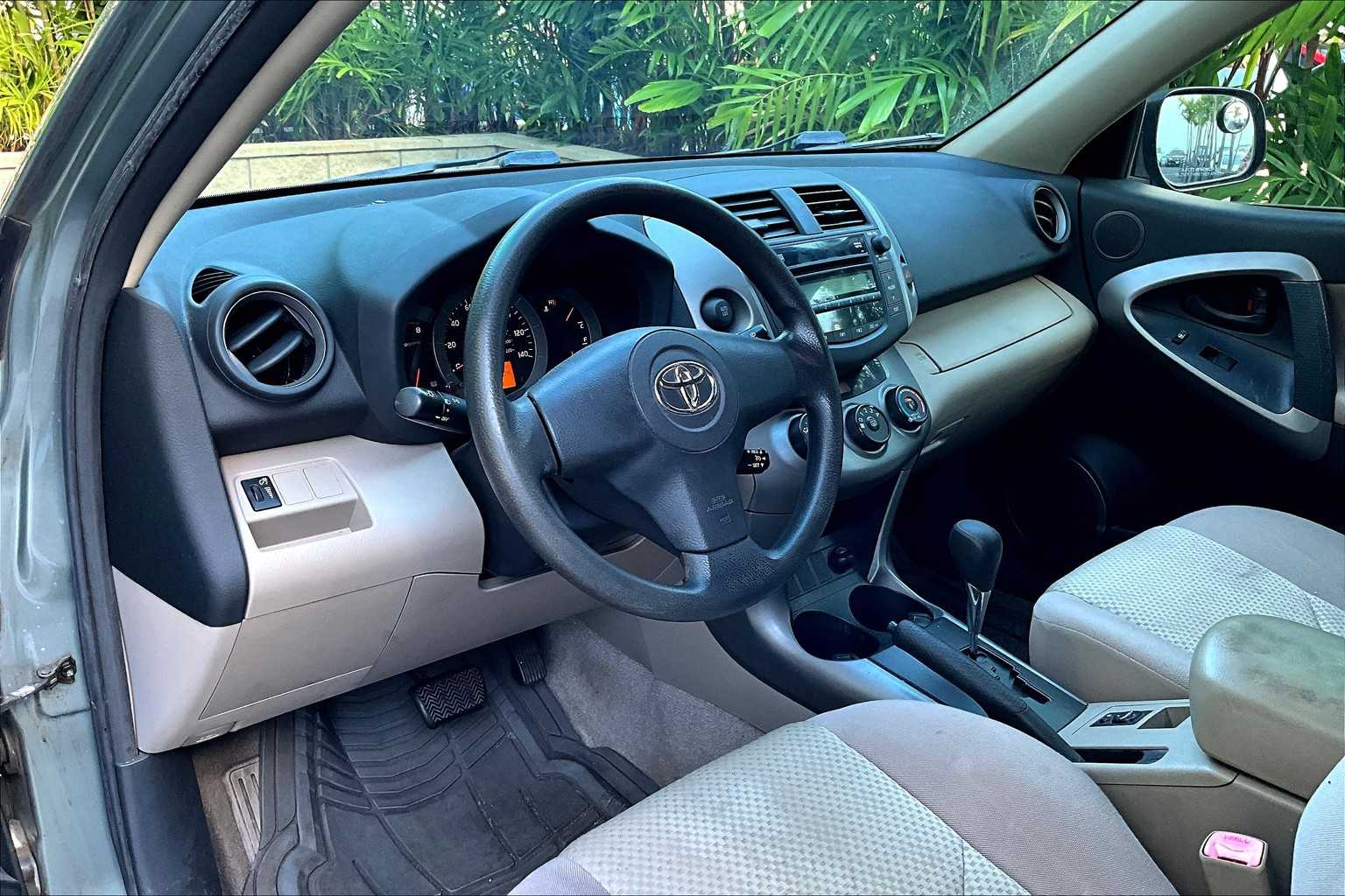 2006 Toyota RAV4 Base photo 2