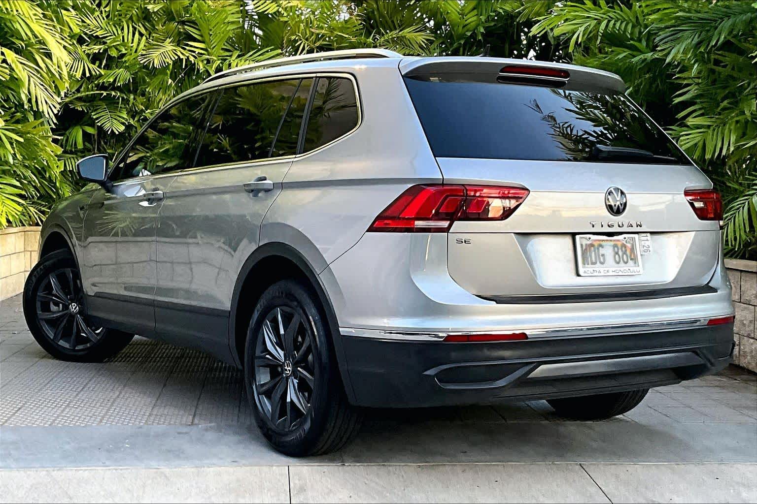 Thumbnail: 2022 Volkswagen Tiguan - 4