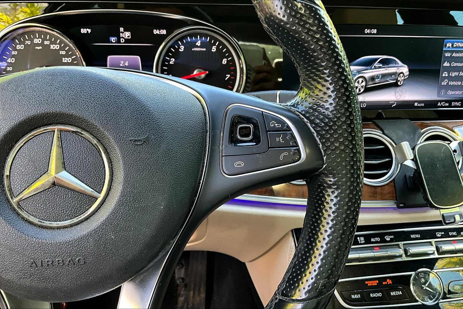 Thumbnail: 2017 Mercedes-Benz E-Class - 26