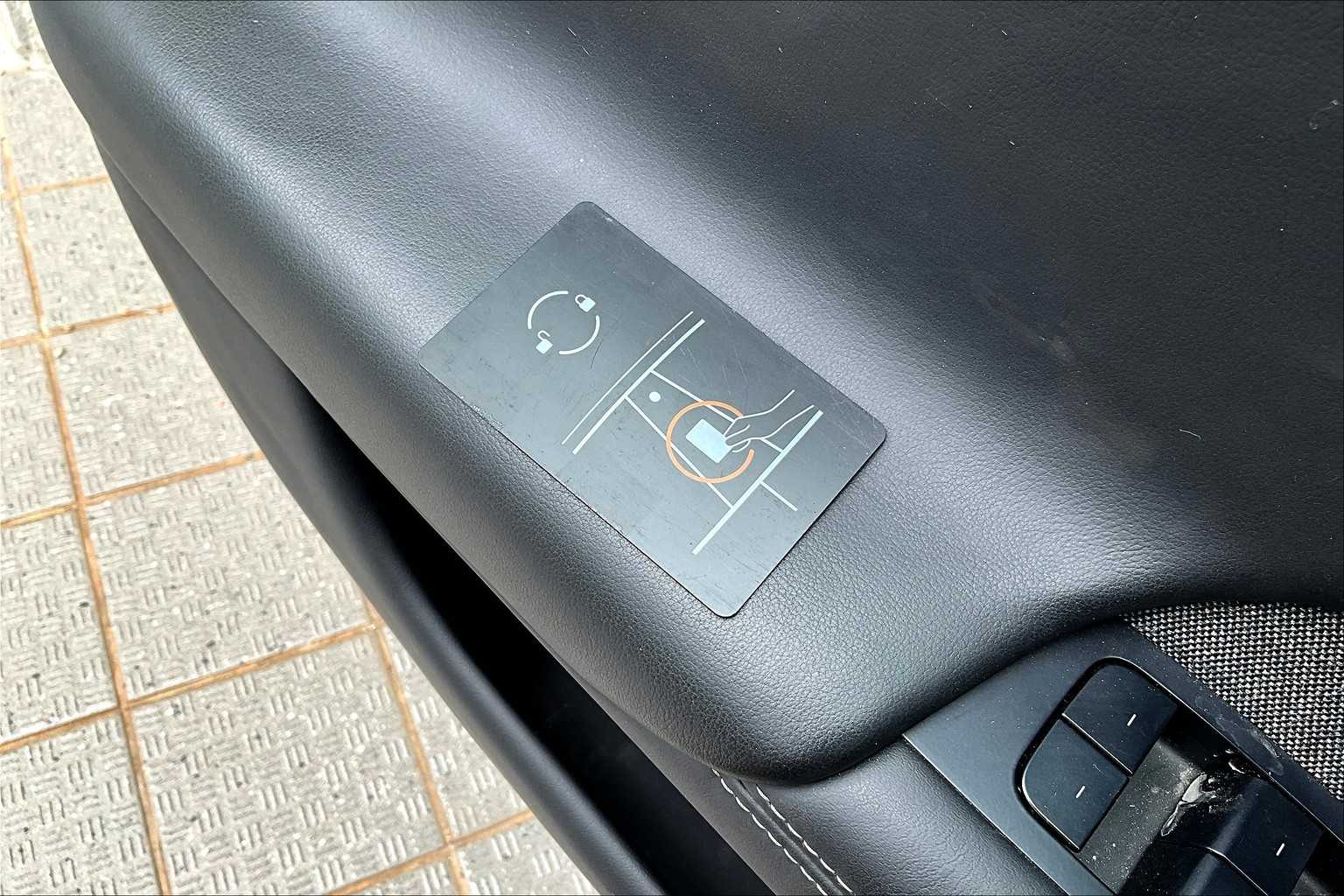 Thumbnail: 2022 Tesla Model S - 20