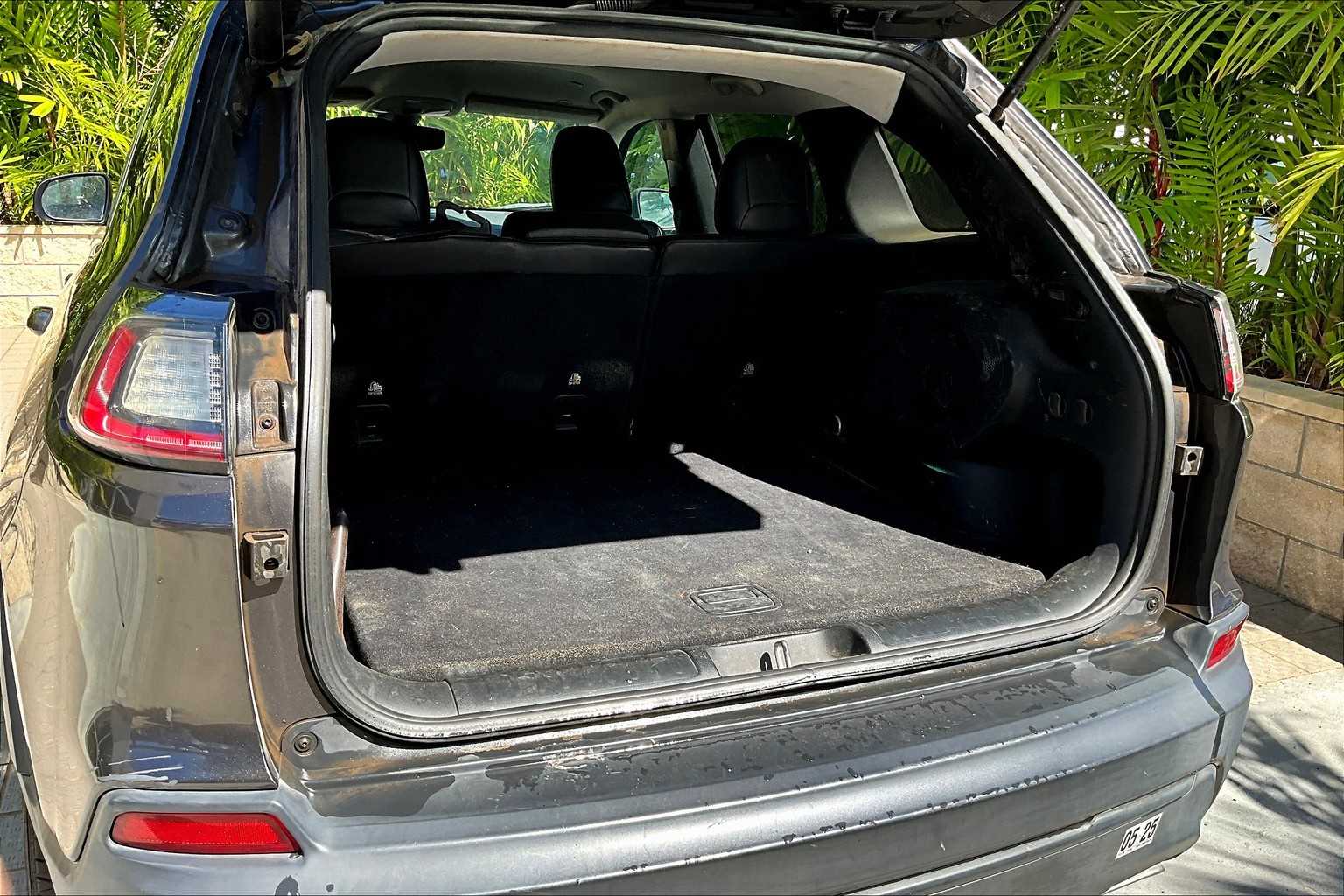 Thumbnail: 2019 Jeep Cherokee - 19