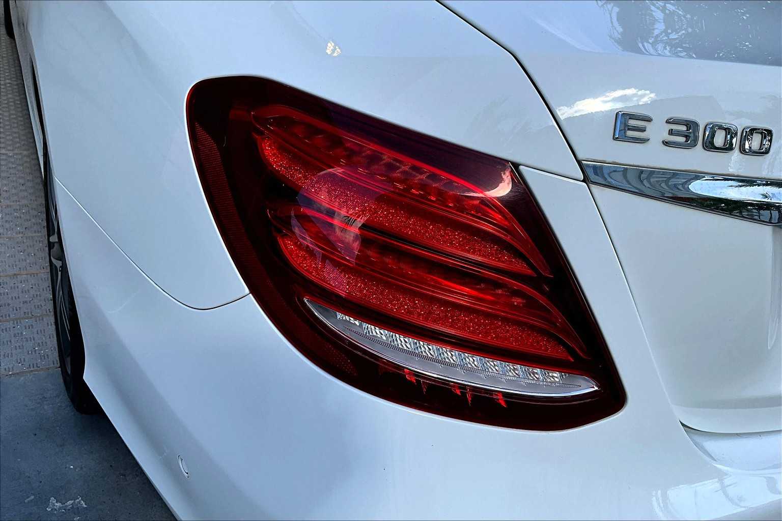 Thumbnail: 2017 Mercedes-Benz E-Class - 33