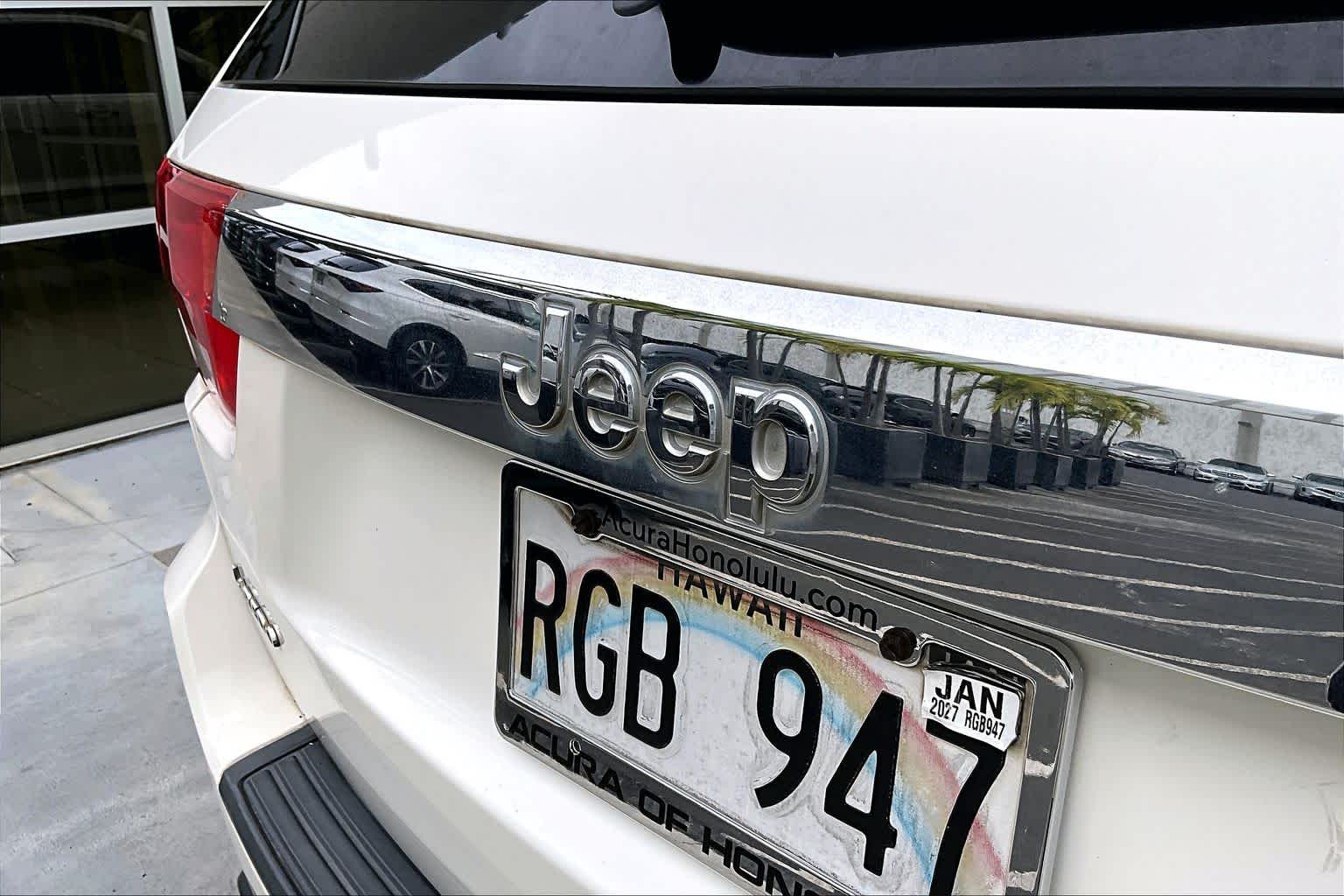 Thumbnail: 2011 Jeep Grand Cherokee - 8